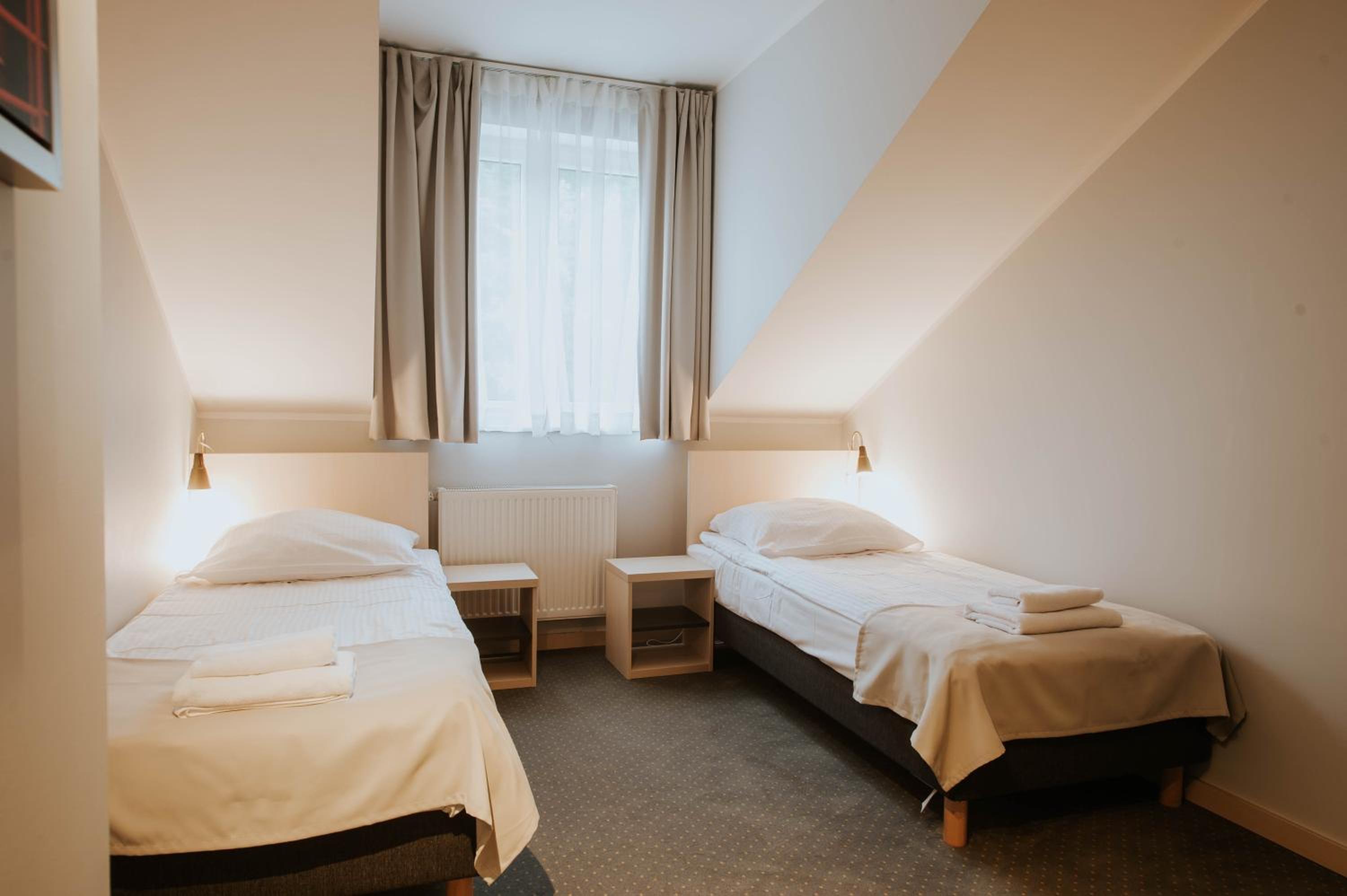 Standard Double or Twin Room - Photo 13