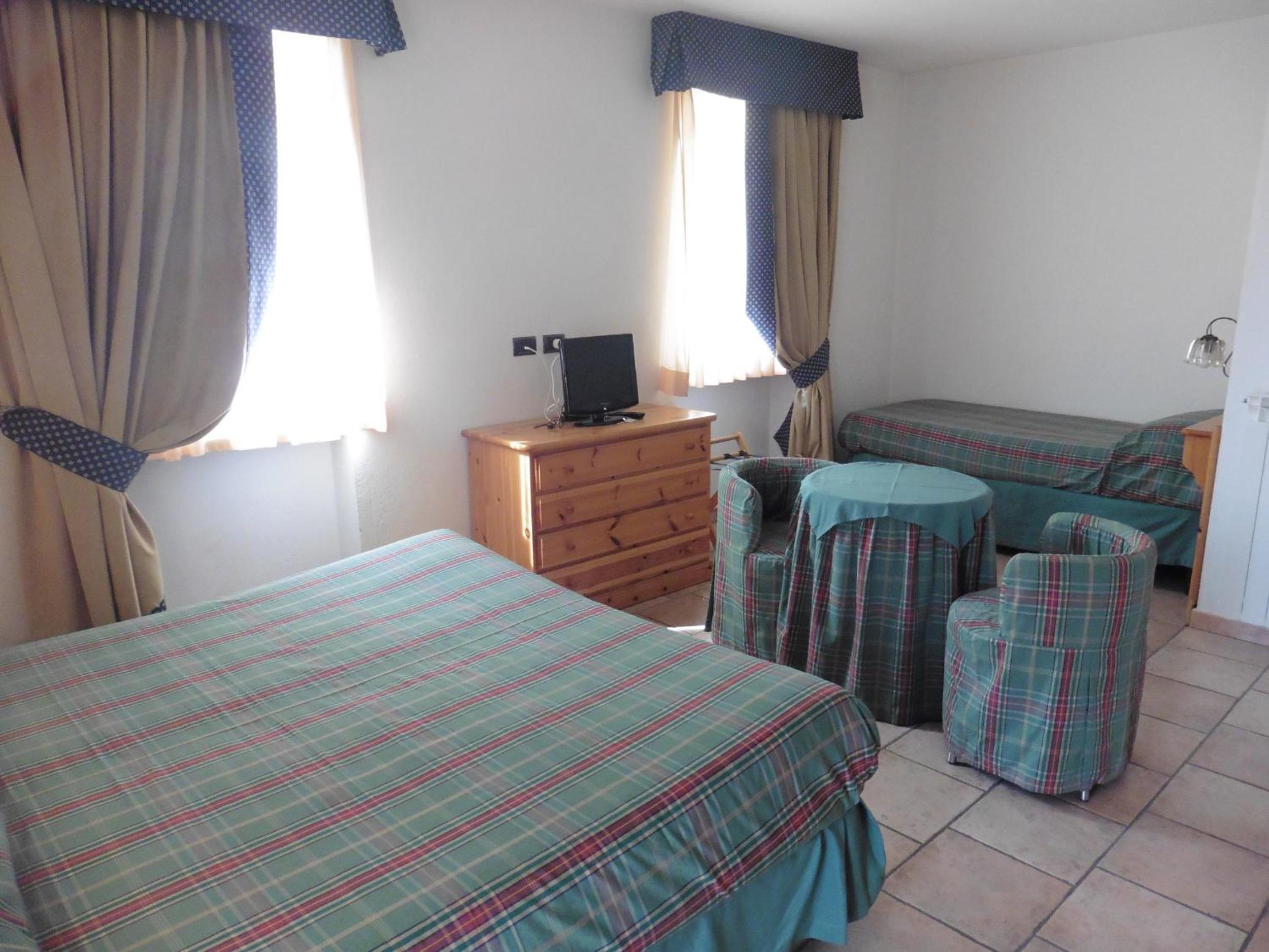 Family Room (2 Adults + 2 Children)