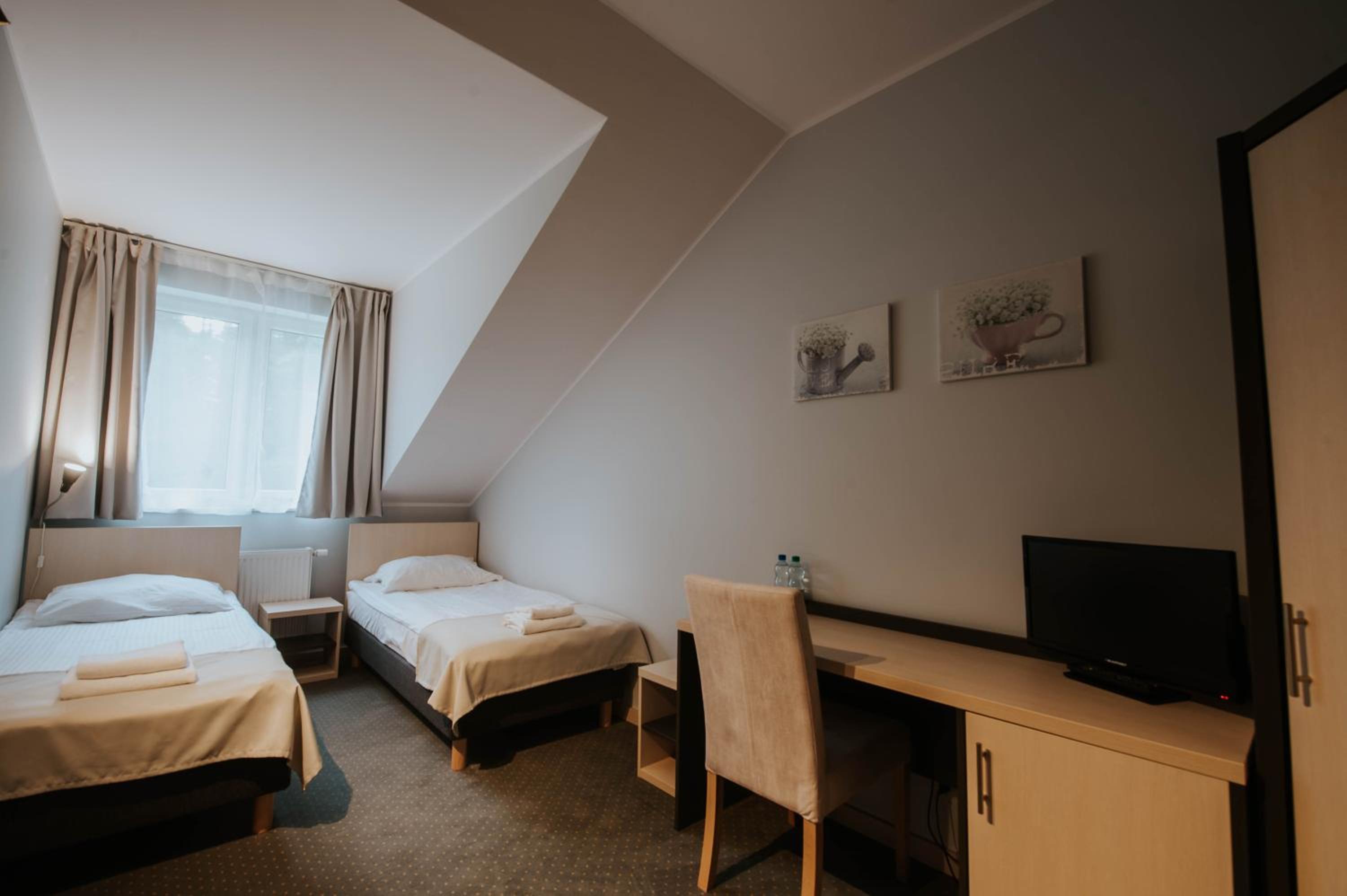 Standard Double or Twin Room - Photo 12