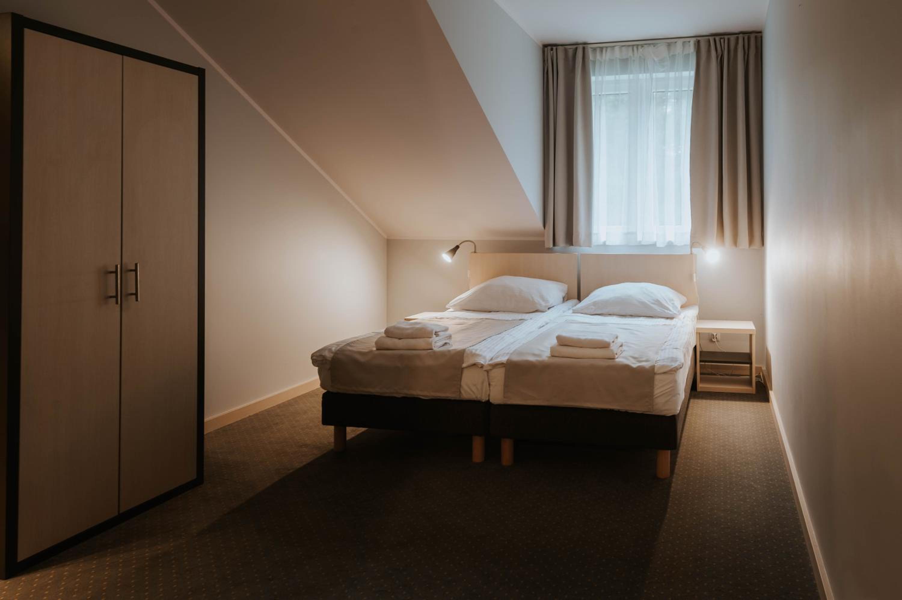Standard Double or Twin Room - Photo 11