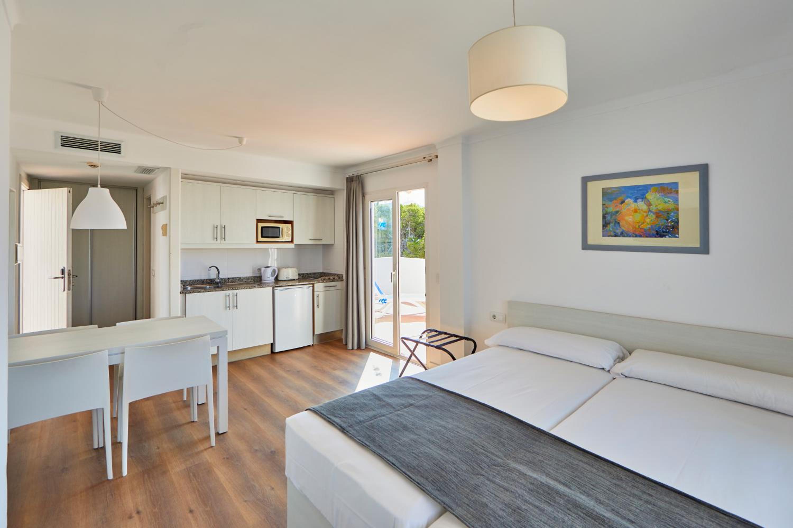 Estudio con amplia terraza