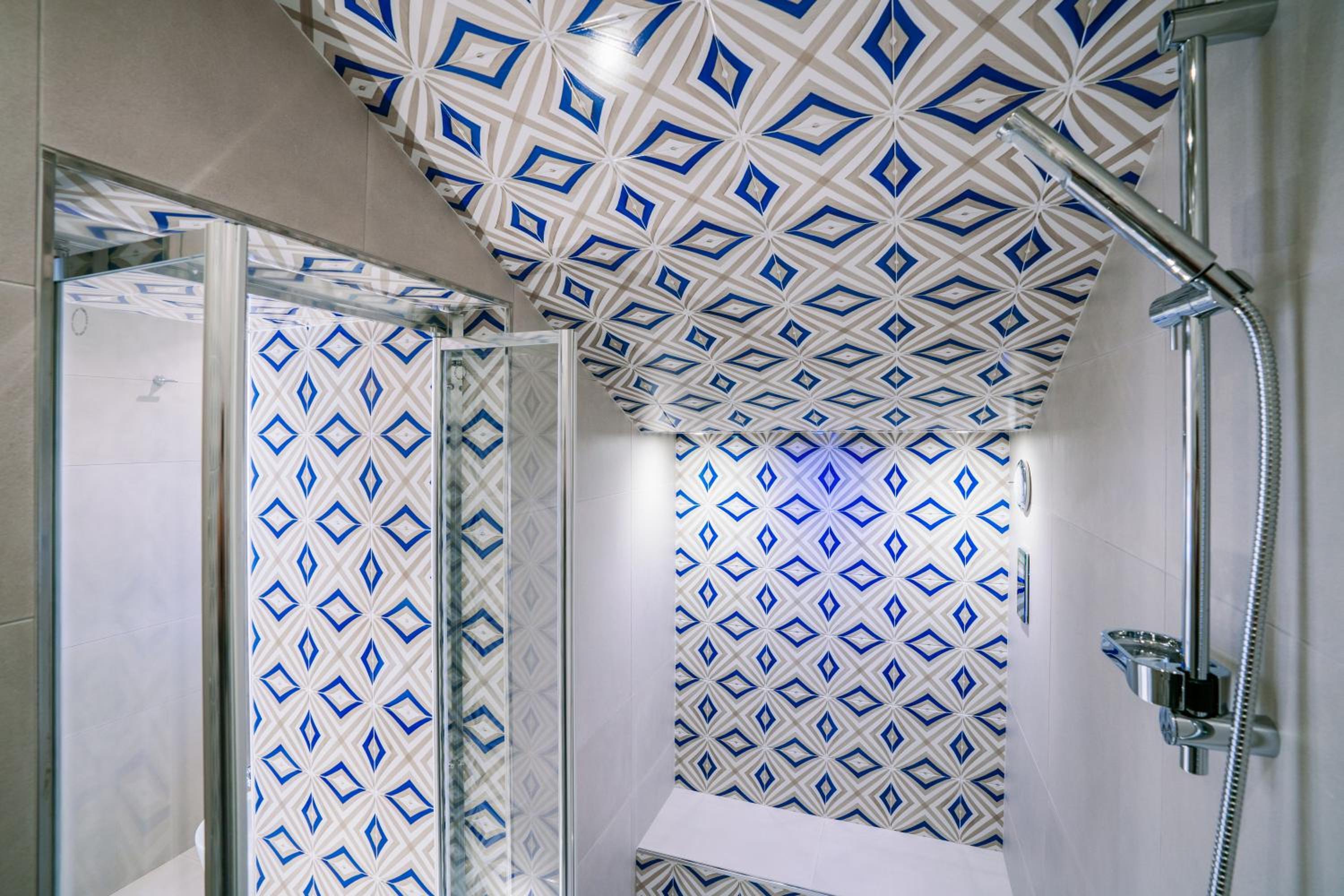Deluxe Double Room with Shower - Photo 2
