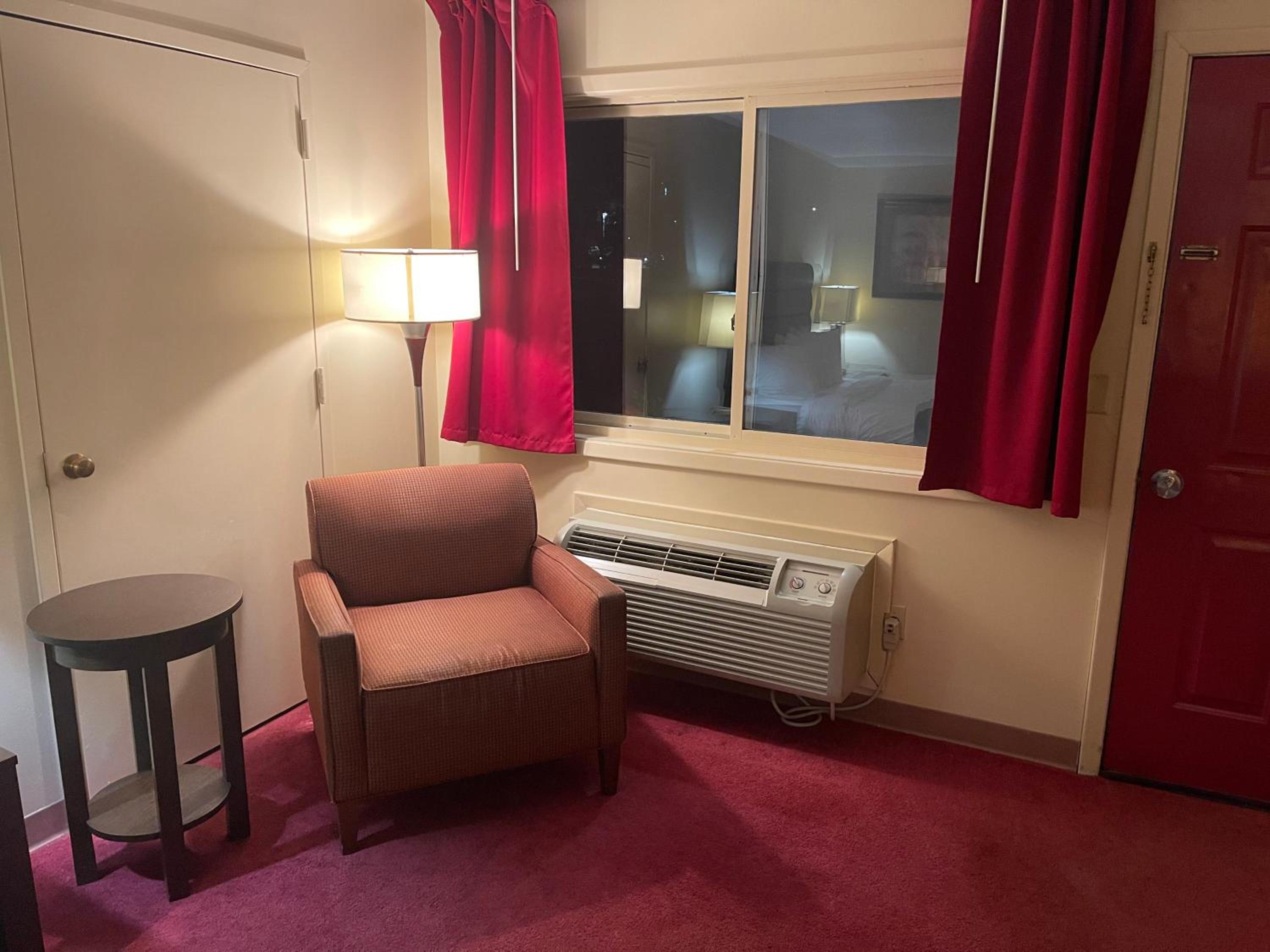 King Room - Non-Smoking photo 2