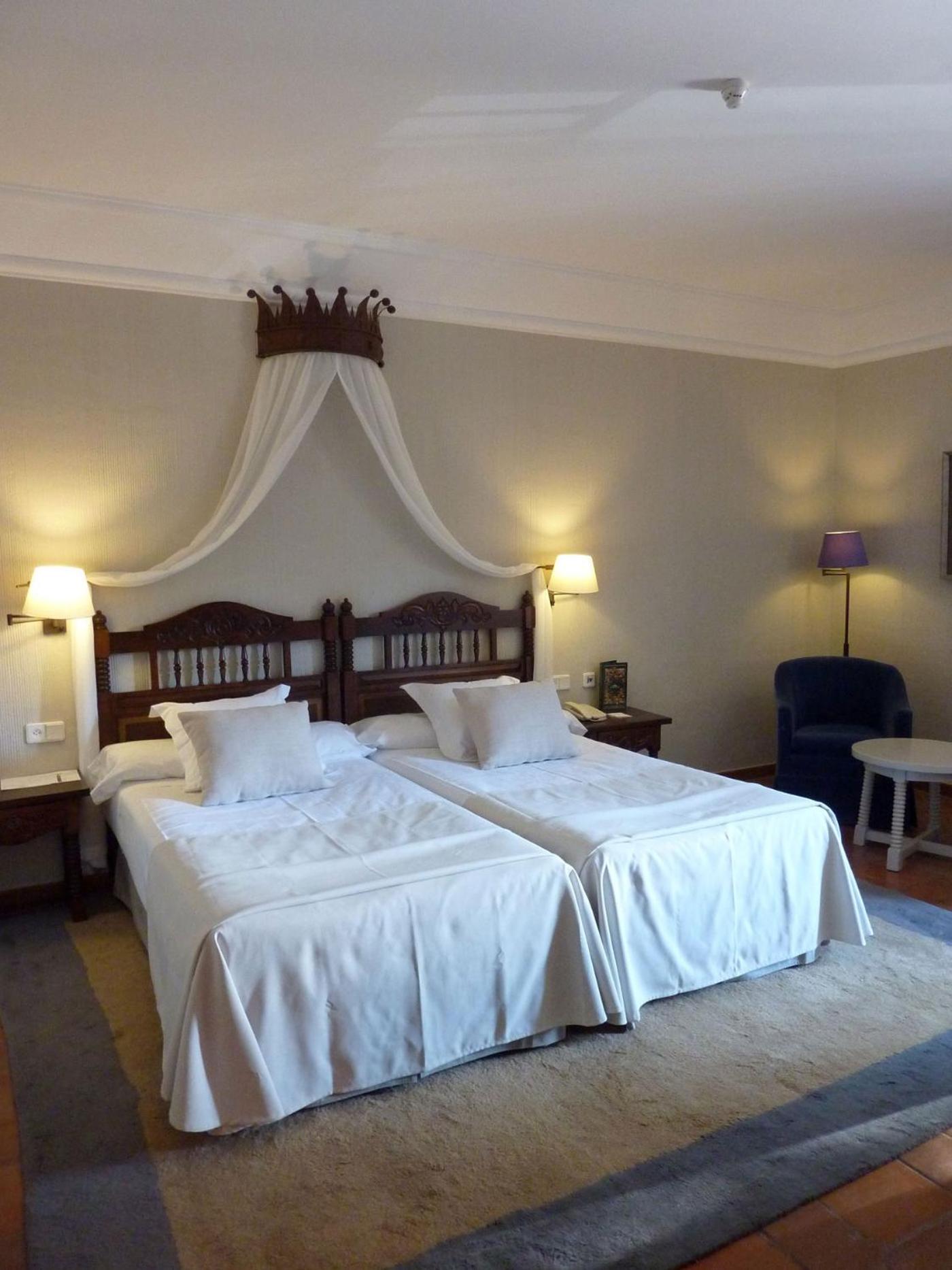 Standard Double Room - Photo 8
