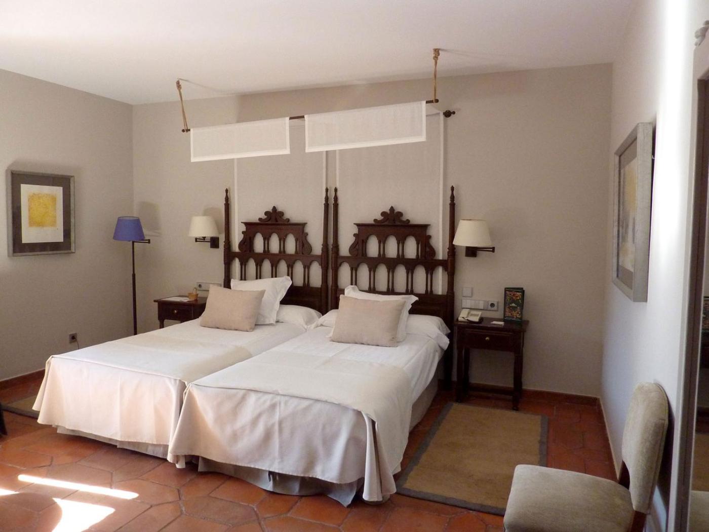 Standard Double Room - Photo 7