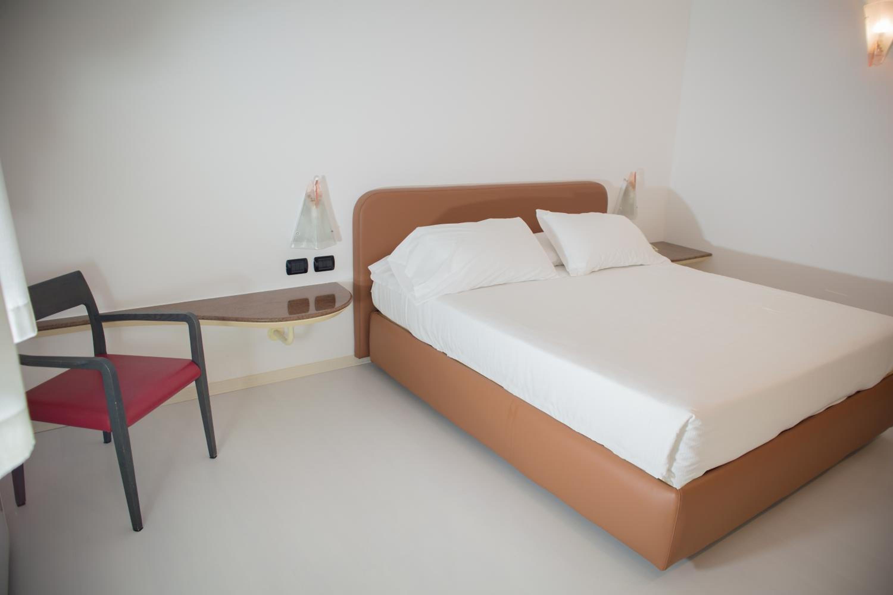 Budget Double Room - Photo 1