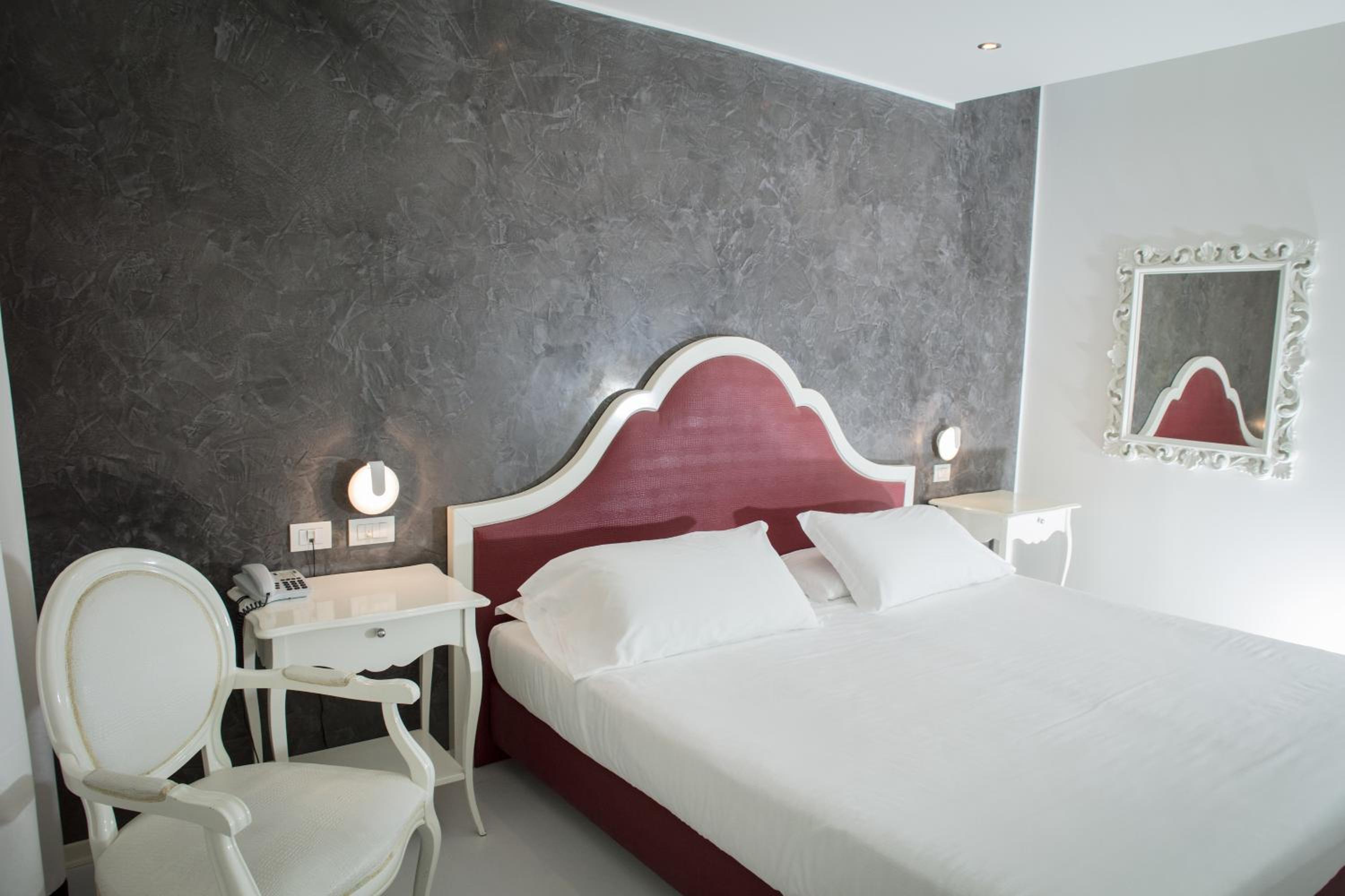 Superior Double Room - Photo 9
