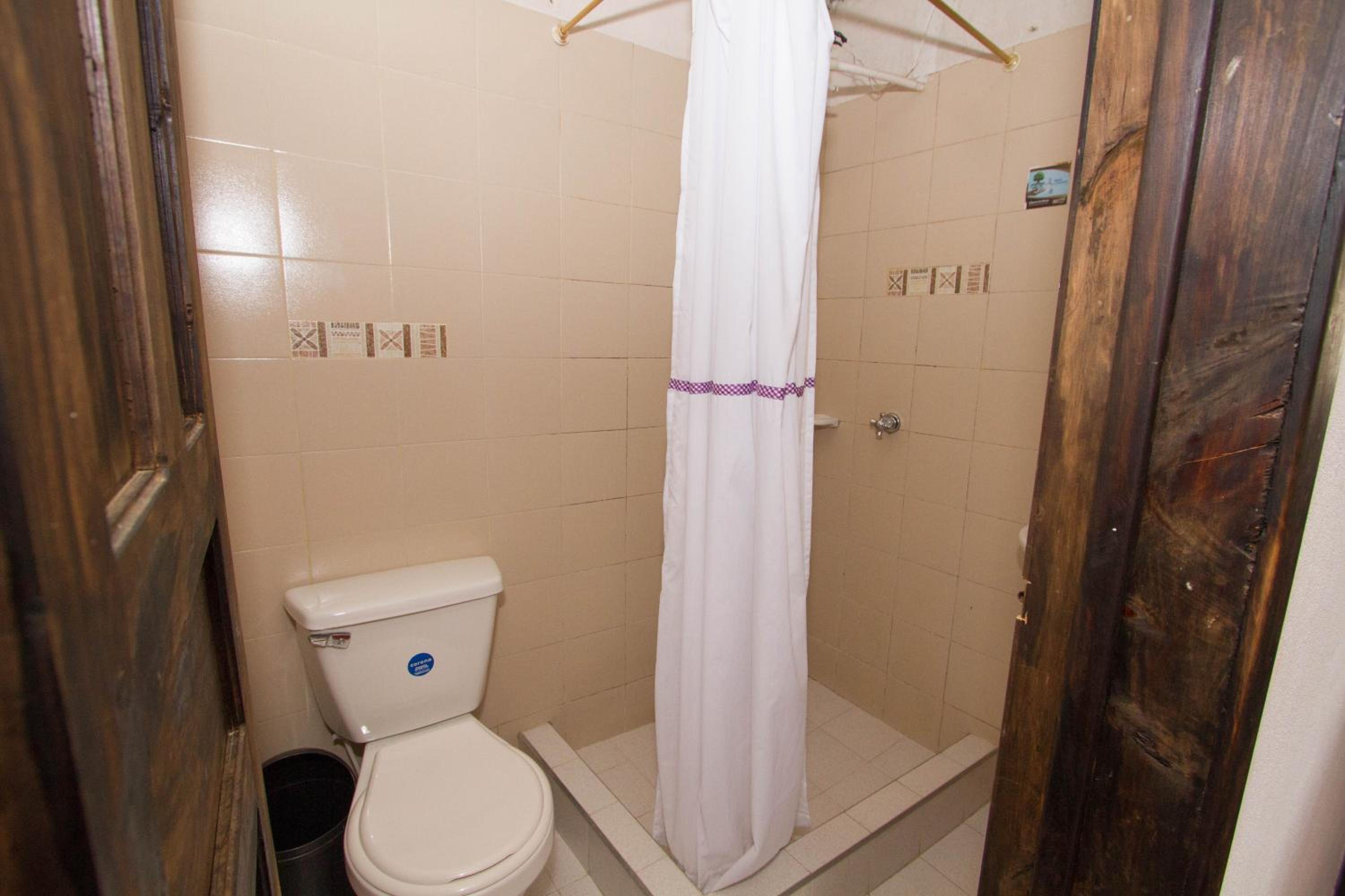 Family Room with Private Bathroom photo 2
