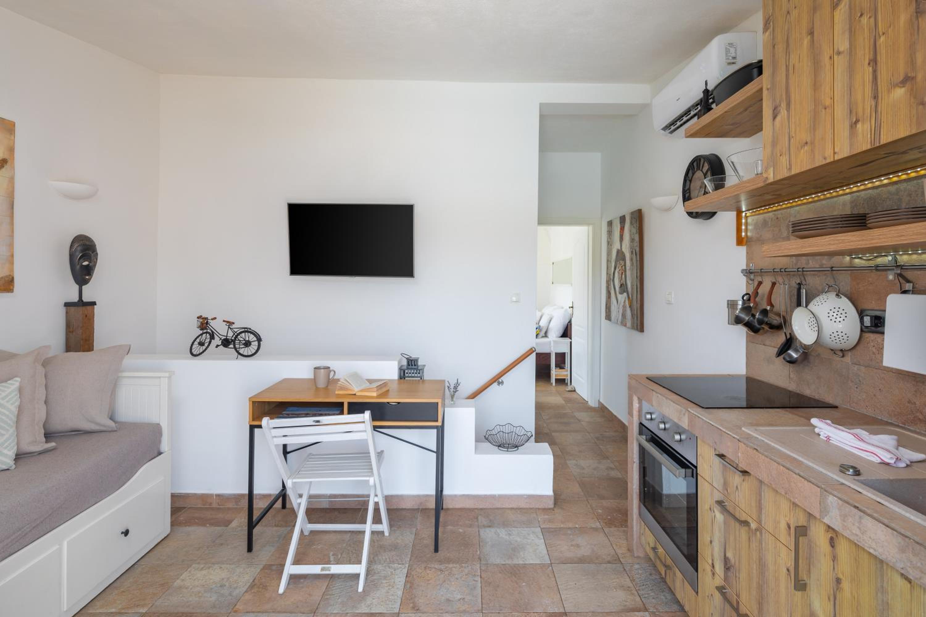 Apartment with Sea View - Photo 6