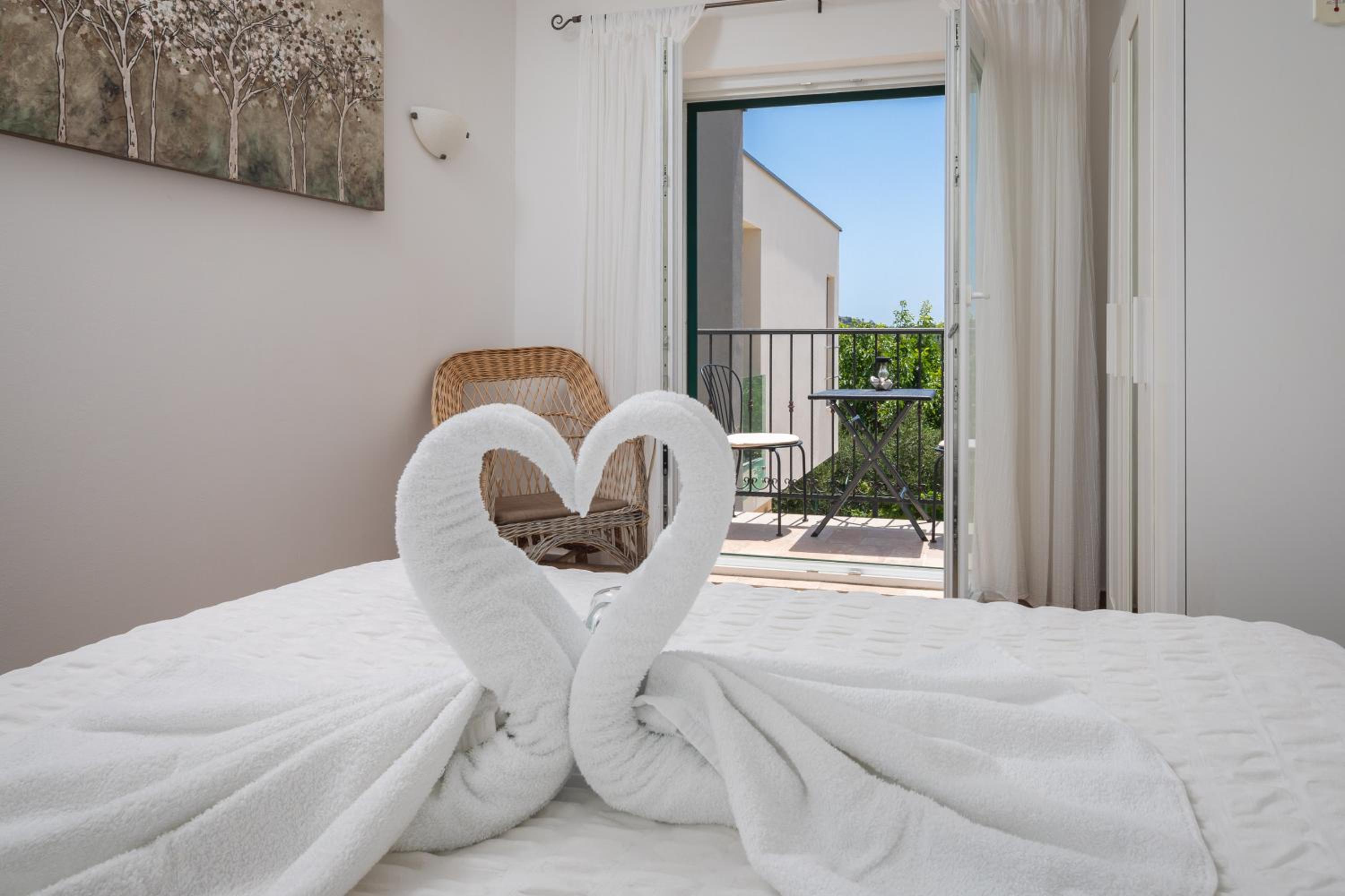 Apartment with Sea View - Photo 7