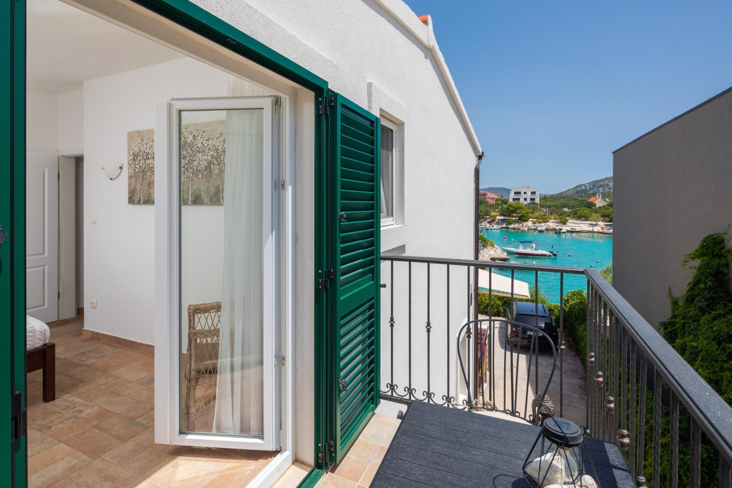 Apartment with Sea View - Photo 14