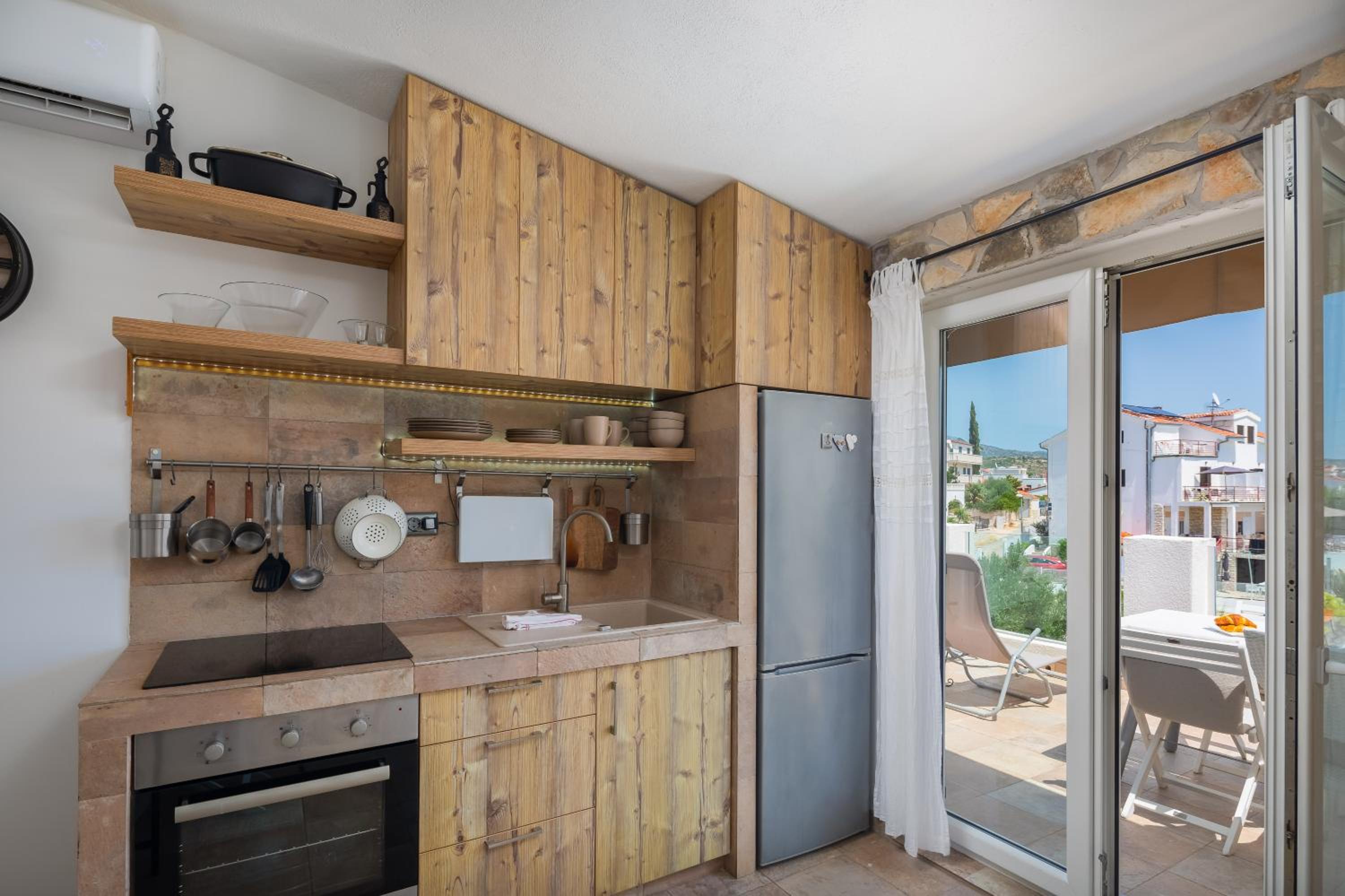 Apartment with Sea View - Photo 15