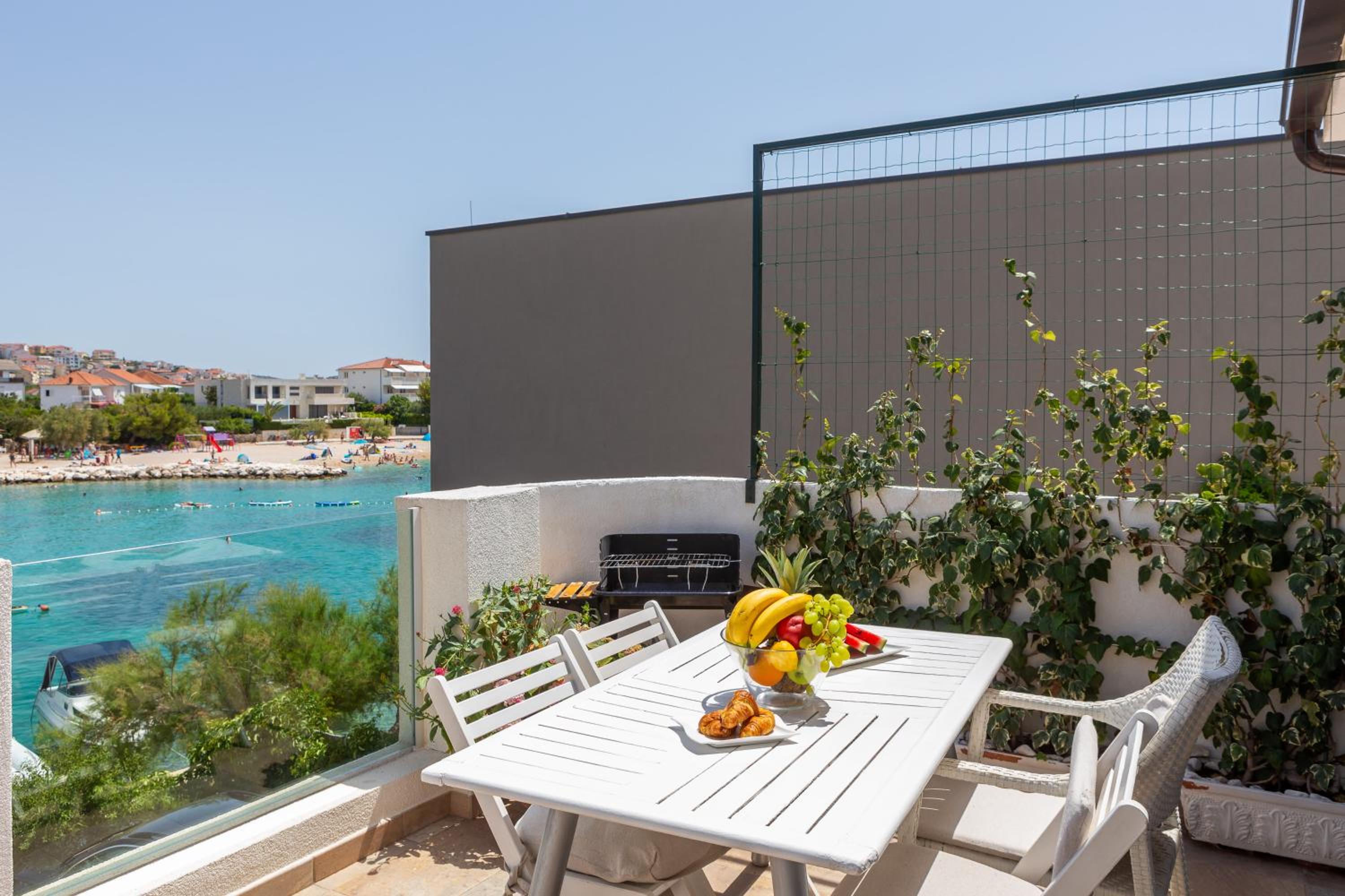 Apartment with Sea View - Photo 17