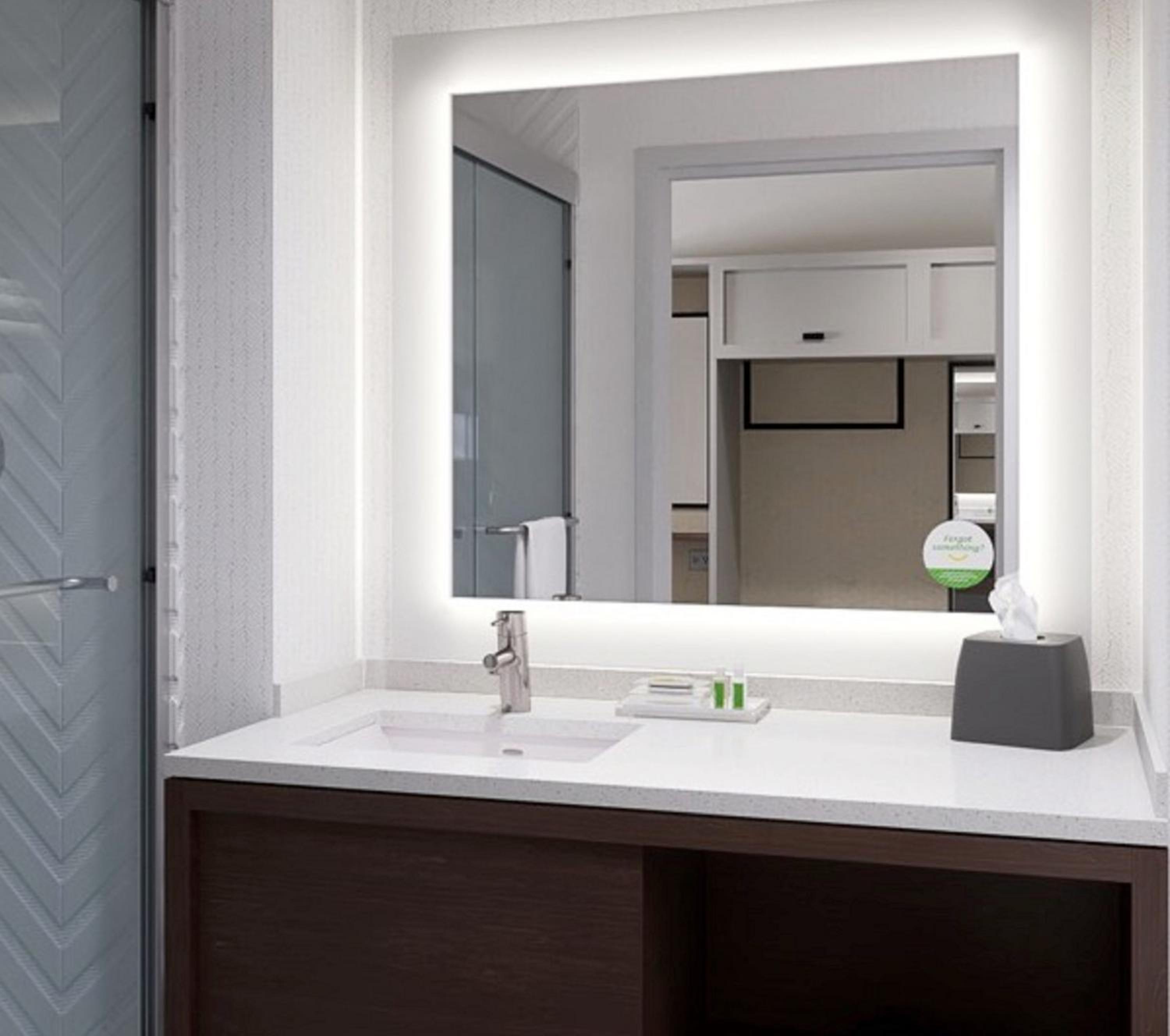 Standard King Room - Photo 7