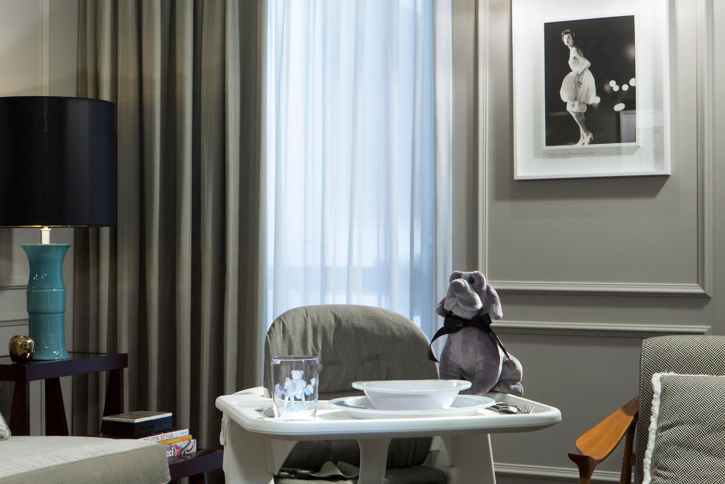 Family Suite (Non Smoking) - Photo 2