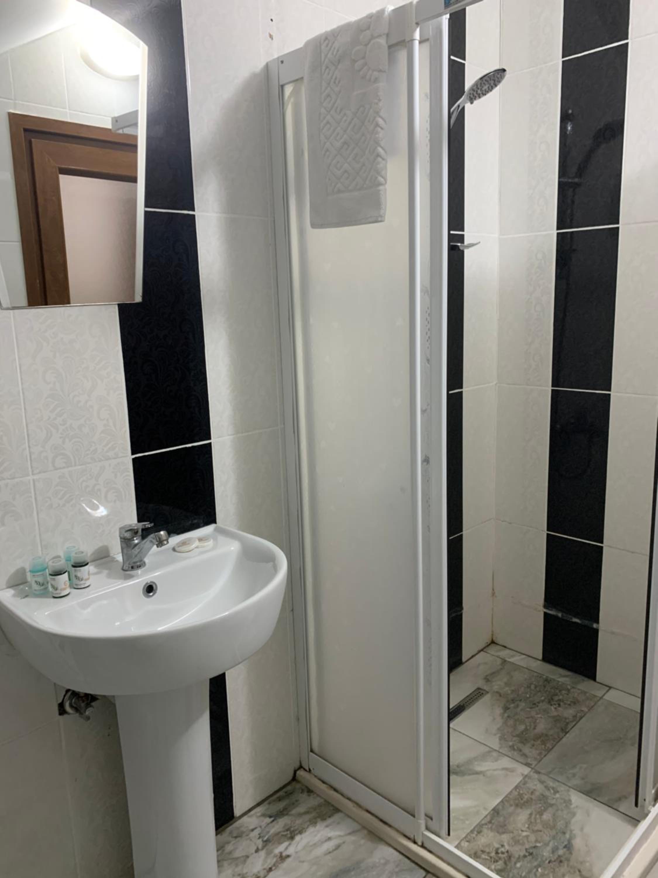 Small Double Room - Photo 4