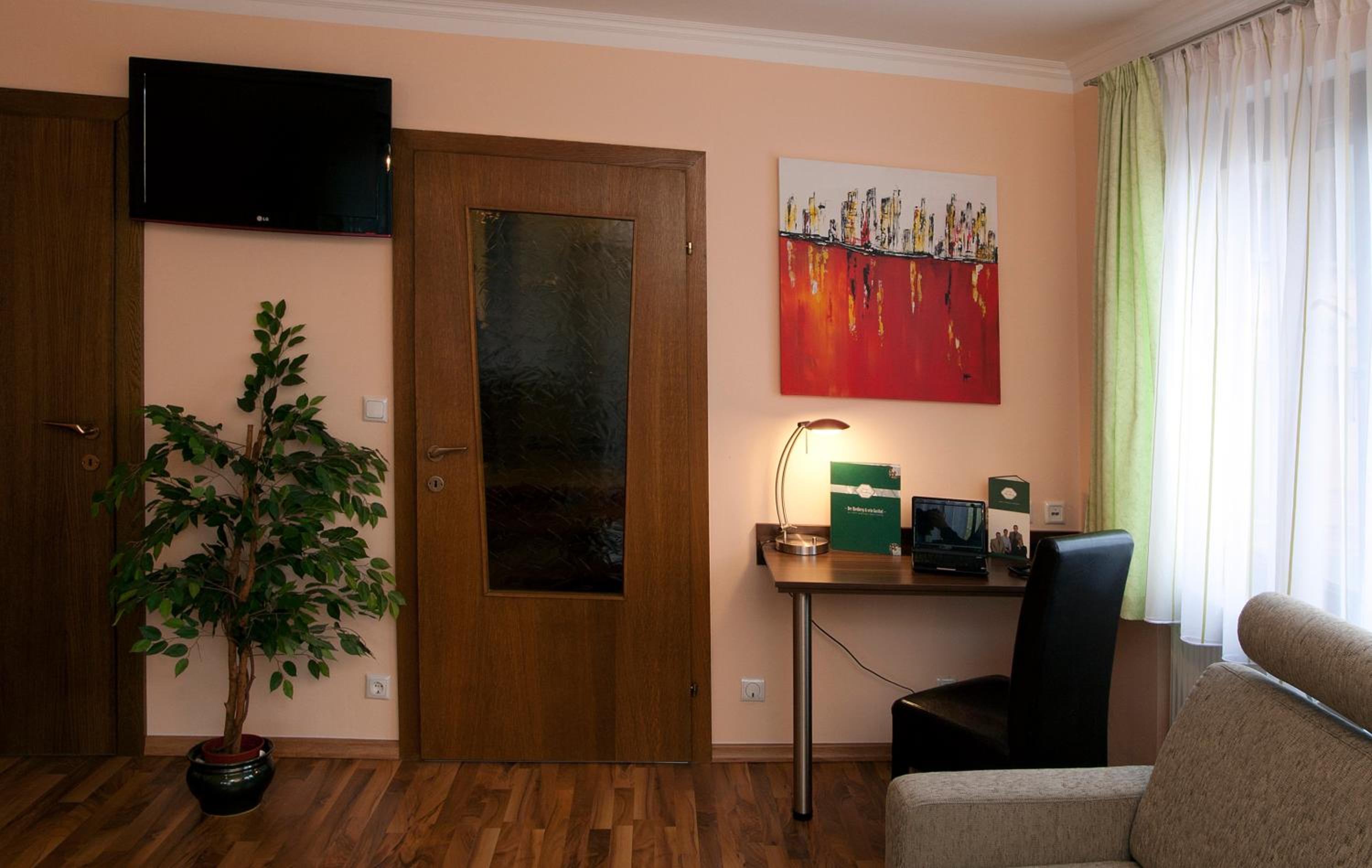 Suite - Photo 8