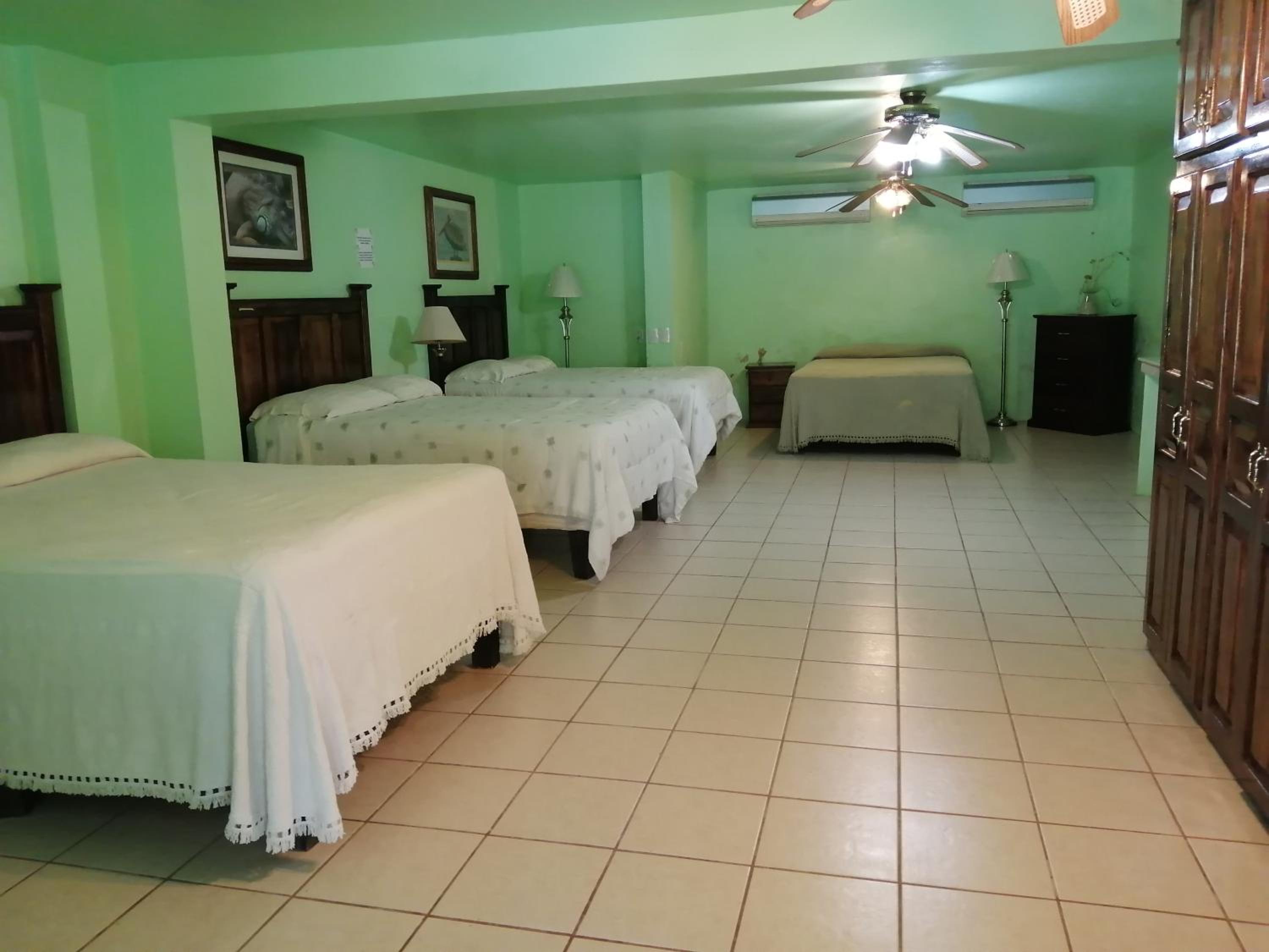 Quadruple Room with Garden View photo 2
