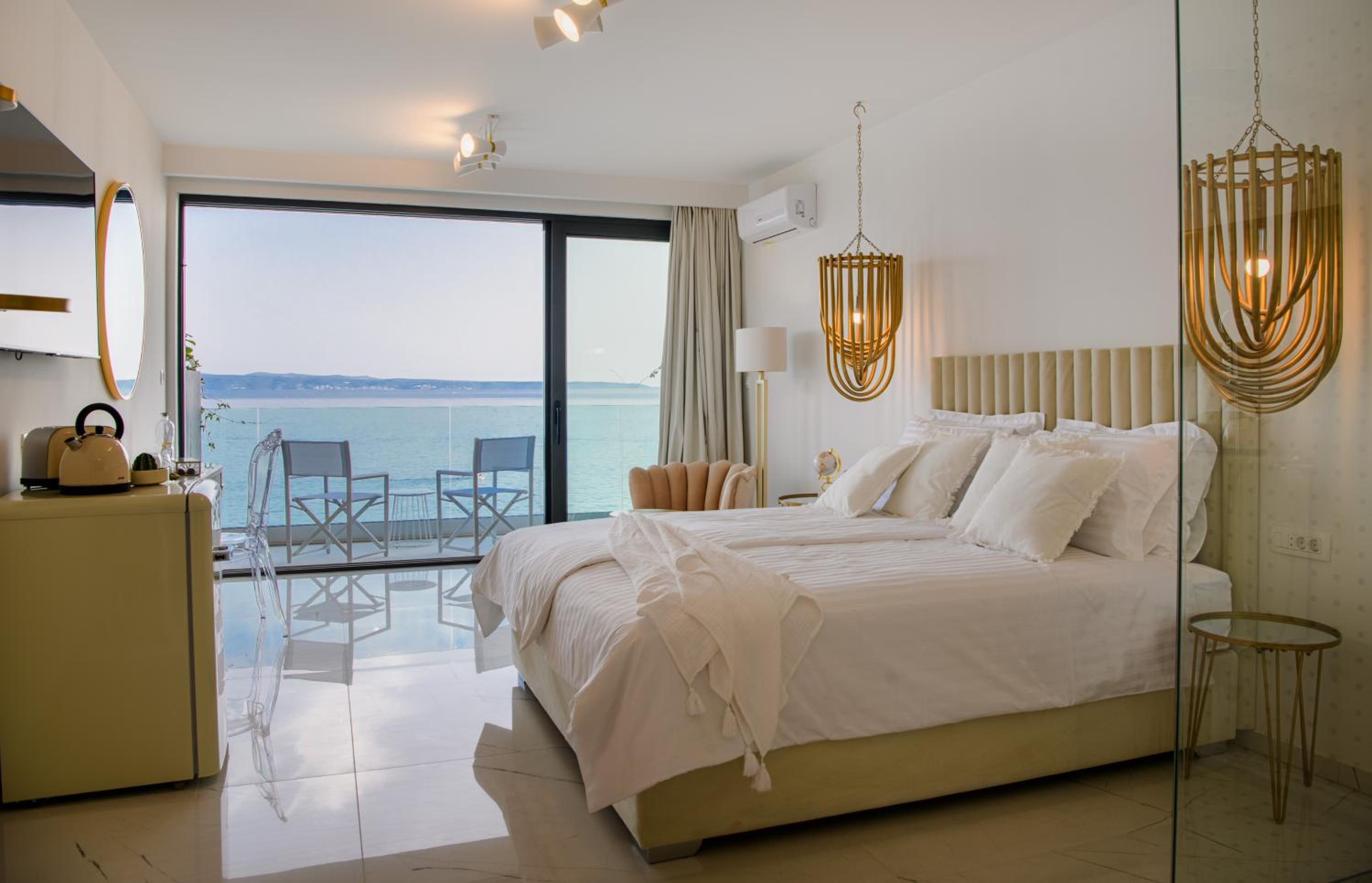 De Luxe Doppelzimmer mit Balkon und Meerblick