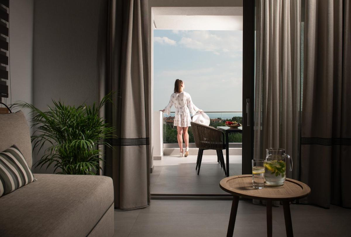 Deluxe Suite with Sea View