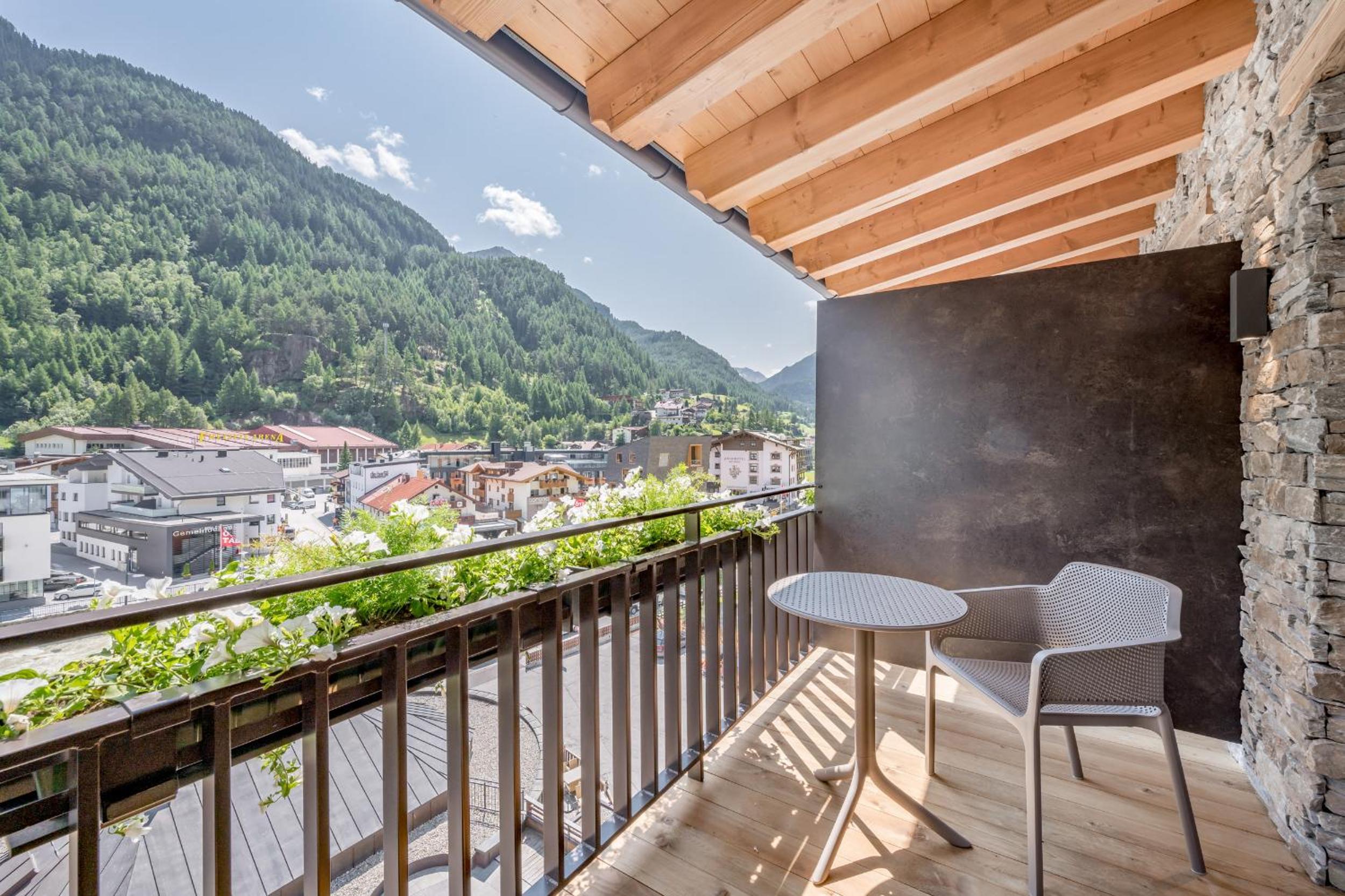 Deluxe Double Room with Balcony