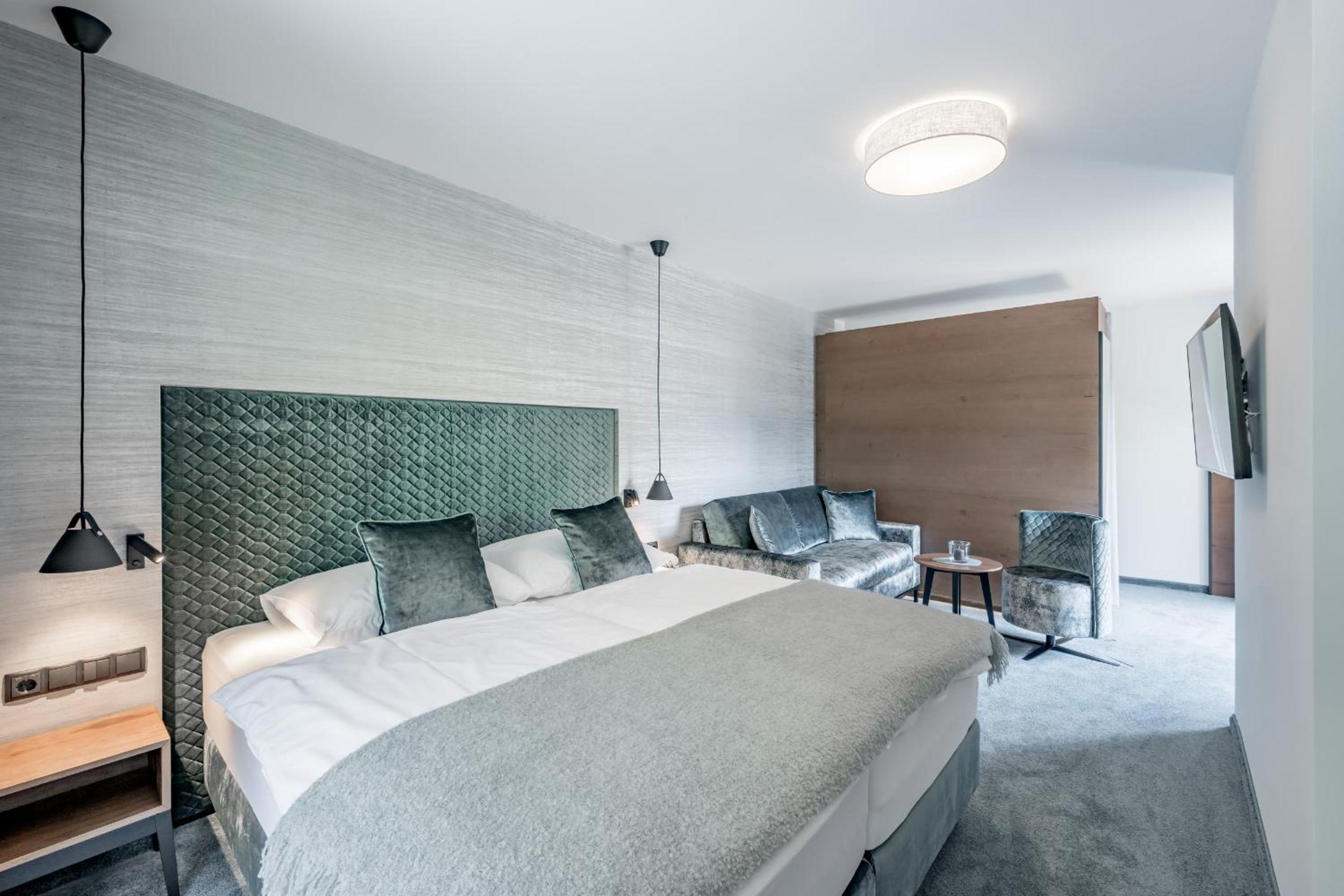 Deluxe Family Room