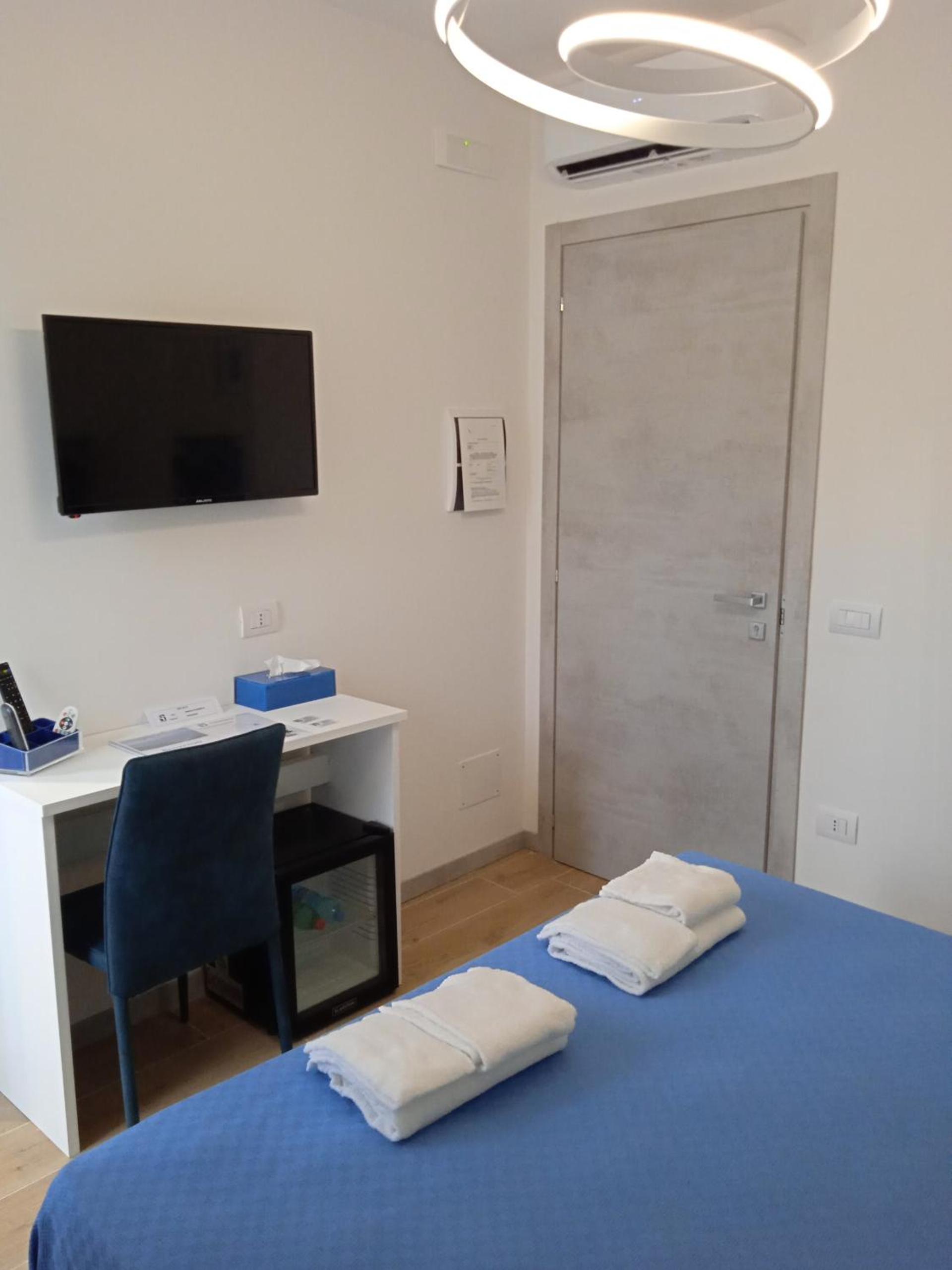 Economy Double Room - Photo 27