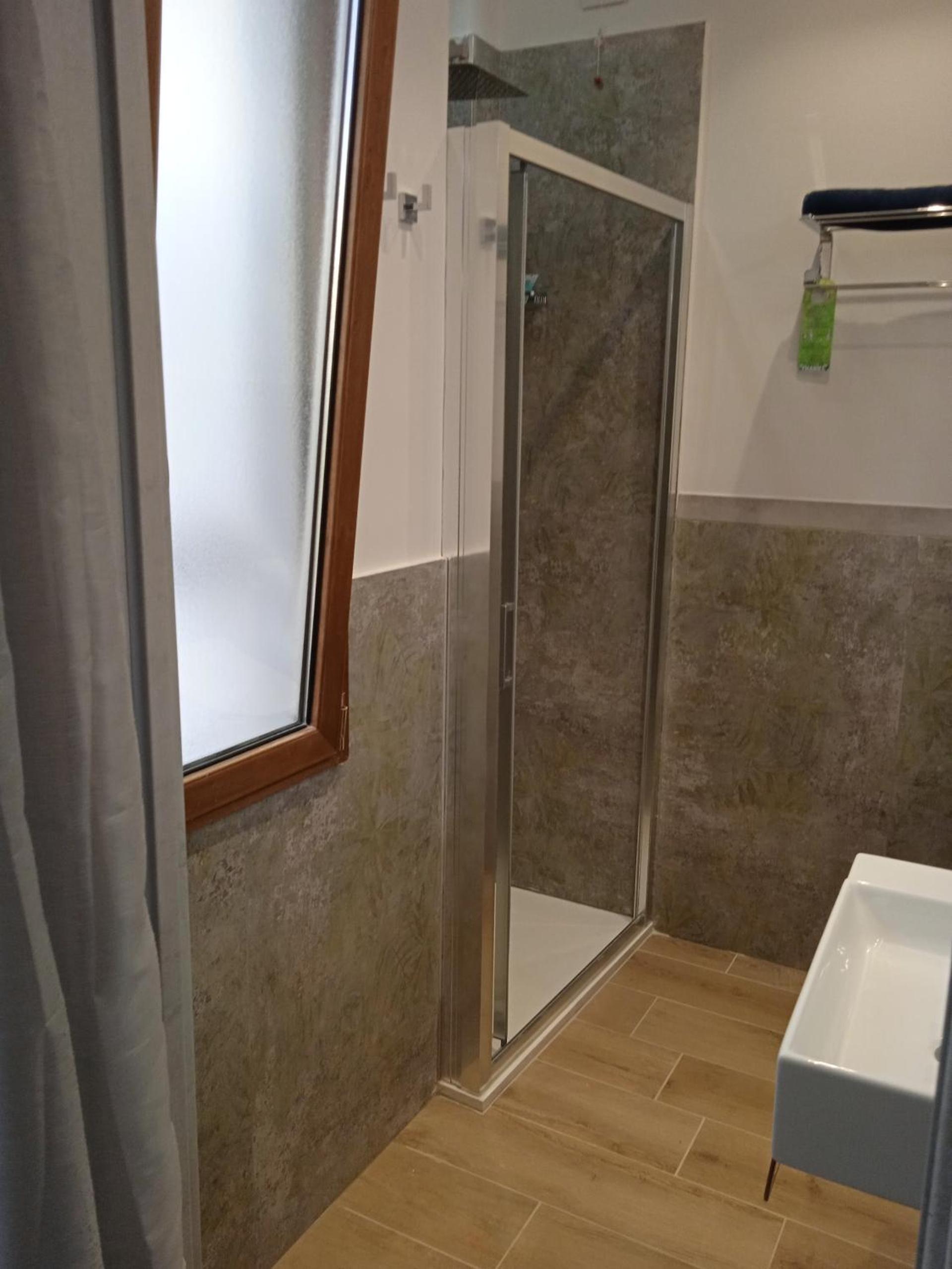 Economy Double Room - Photo 22