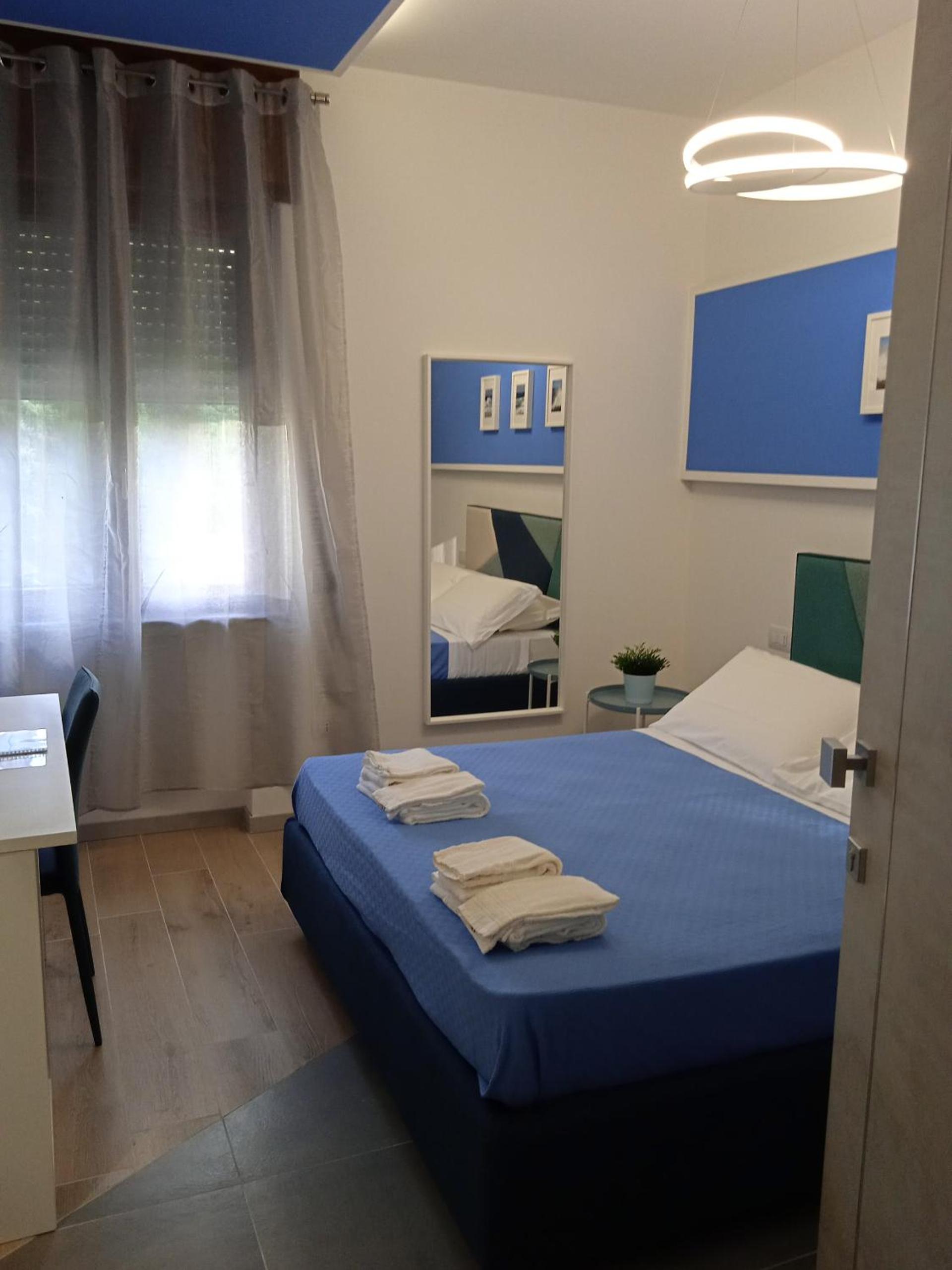 Standard Double Room - Photo 17