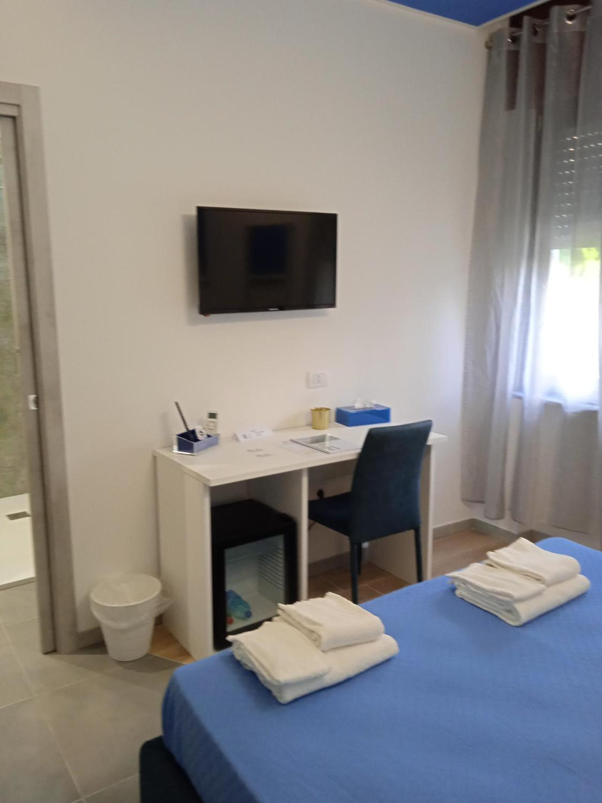 Standard Double Room - Photo 18