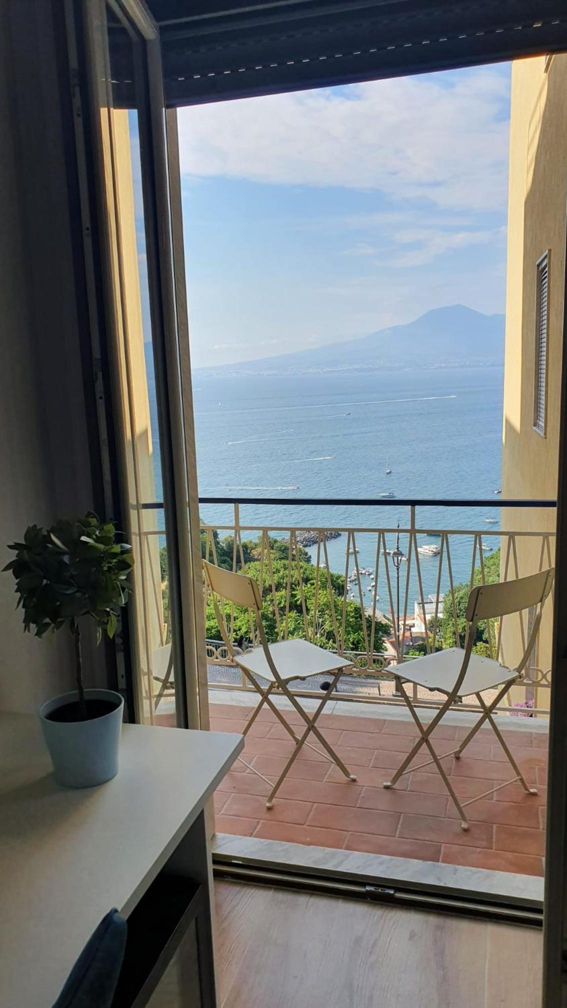 Double Room with Balcony and Sea View - Photo 5