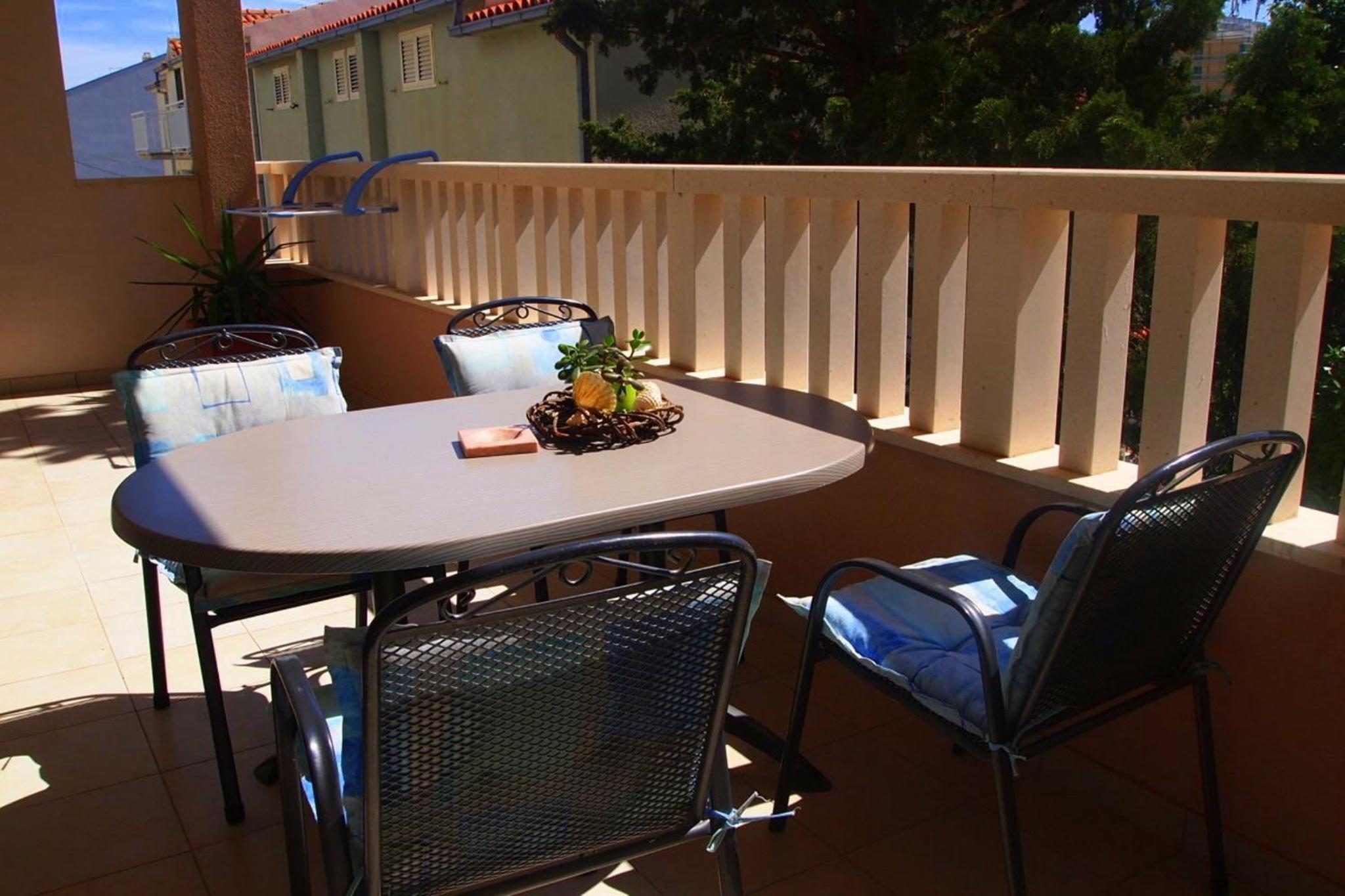 Two-Bedroom Apartment with Balcony with Sea View photo 3