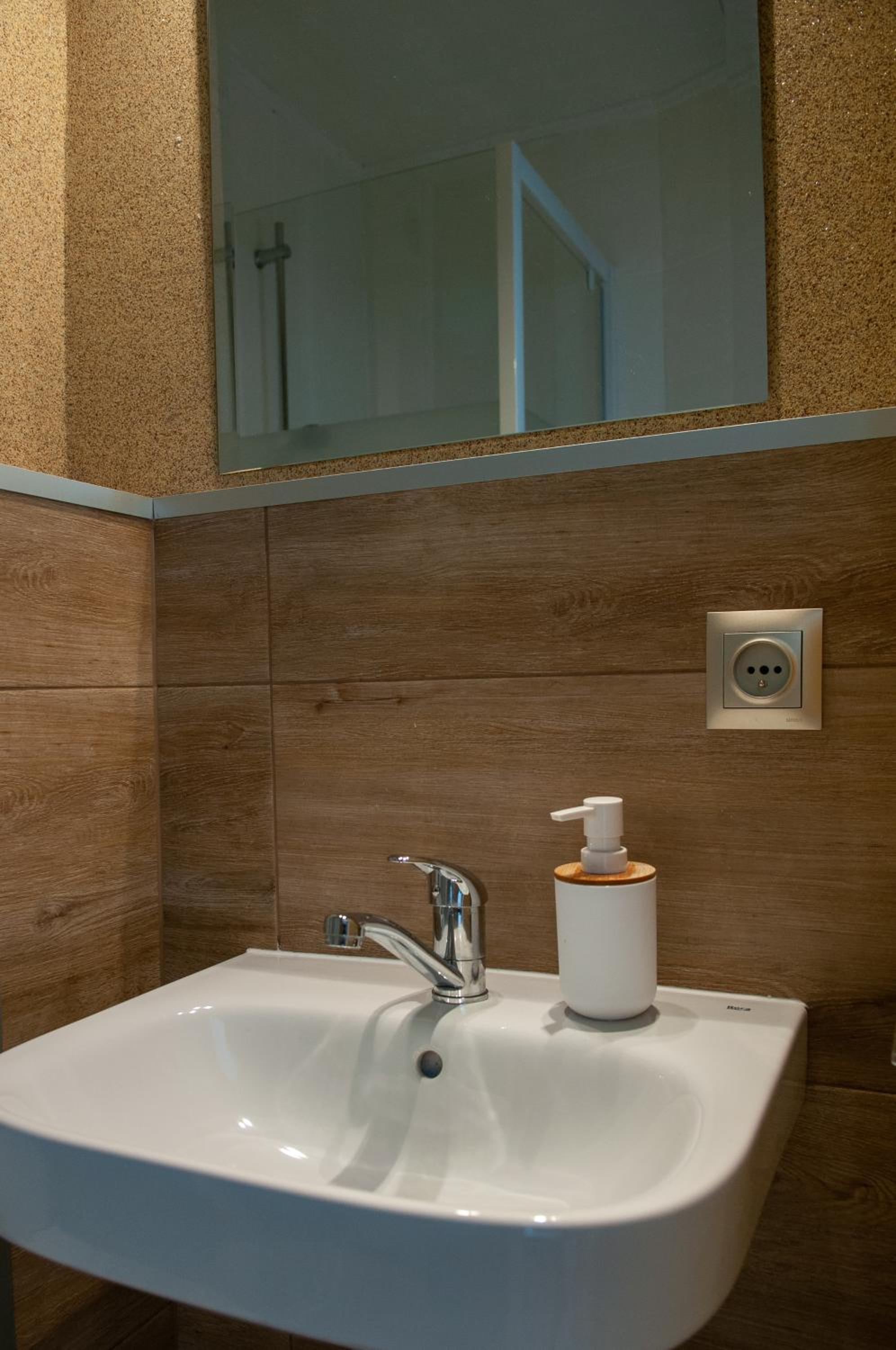 Double Room with Private Bathroom photo 3