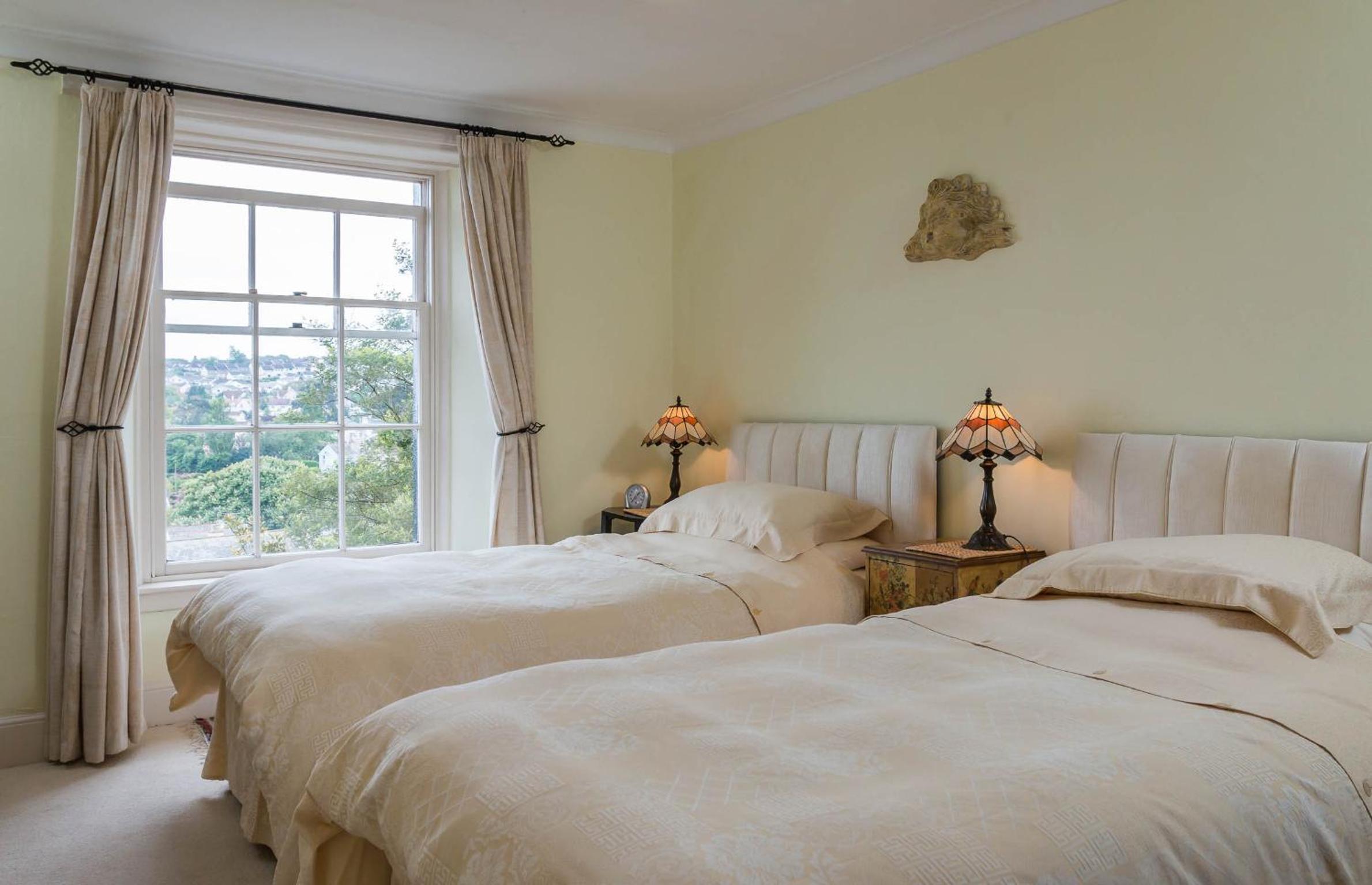 Deluxe Twin Room with Sea View photo 3
