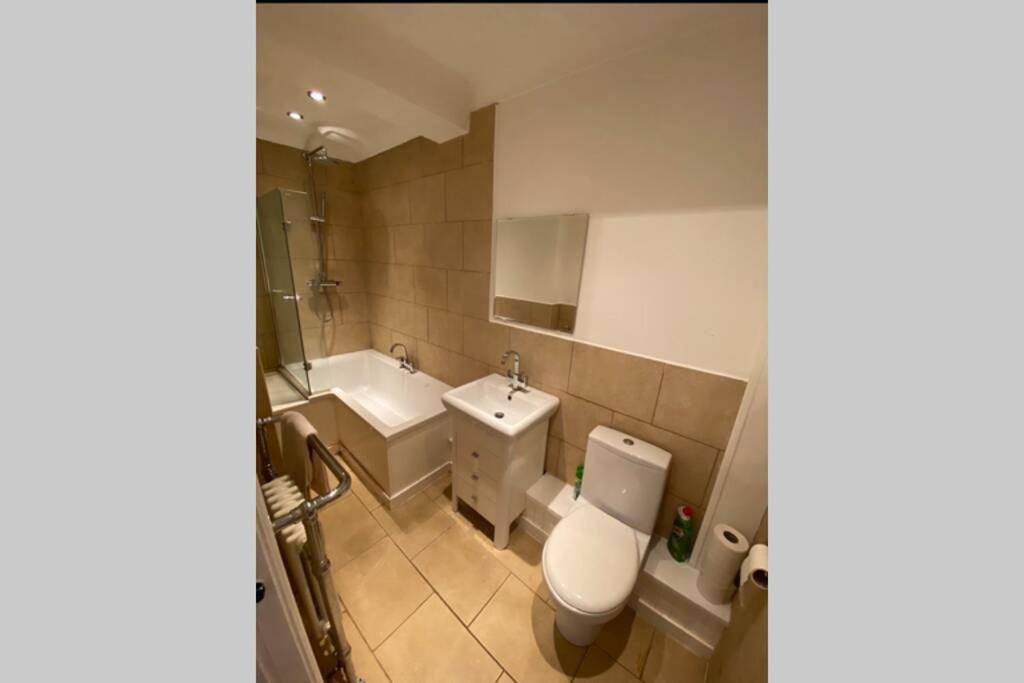 Three-Bedroom House photo 3