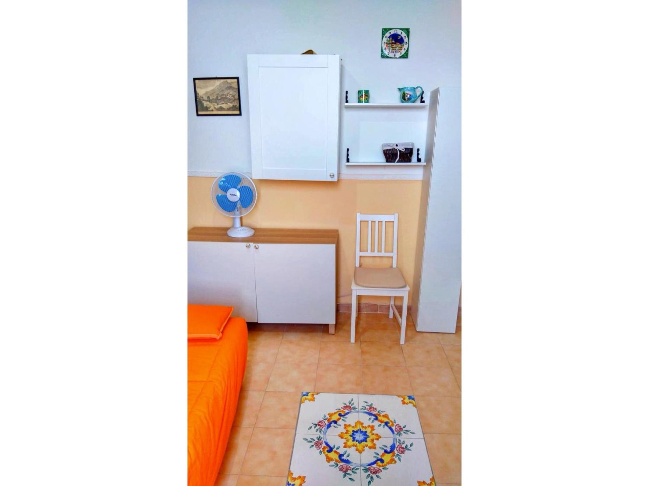 One-Bedroom House photo 1