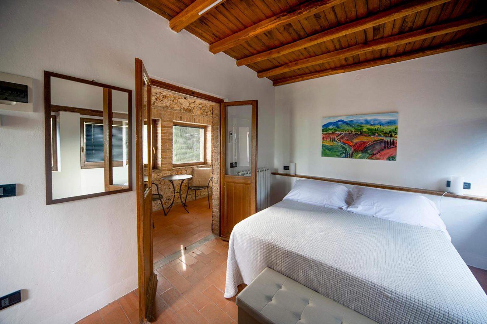 Double Room with Balcony - Photo 2