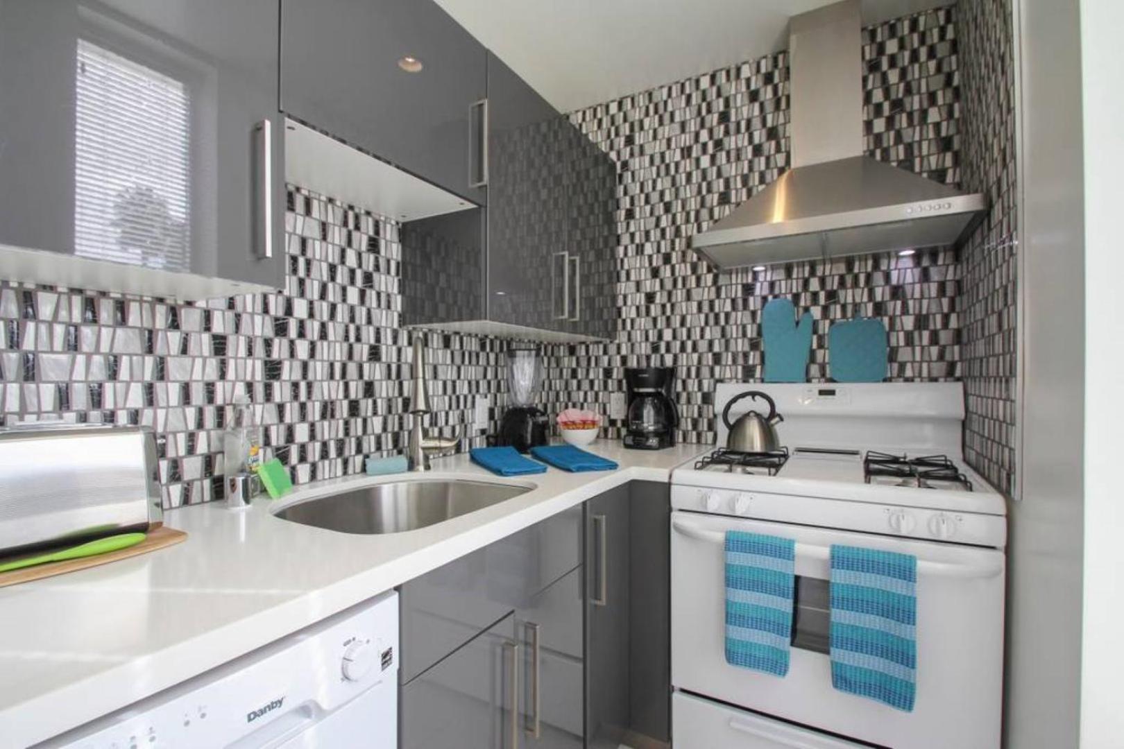 Superior King 1 Bedroom Mountain View - Photo 10