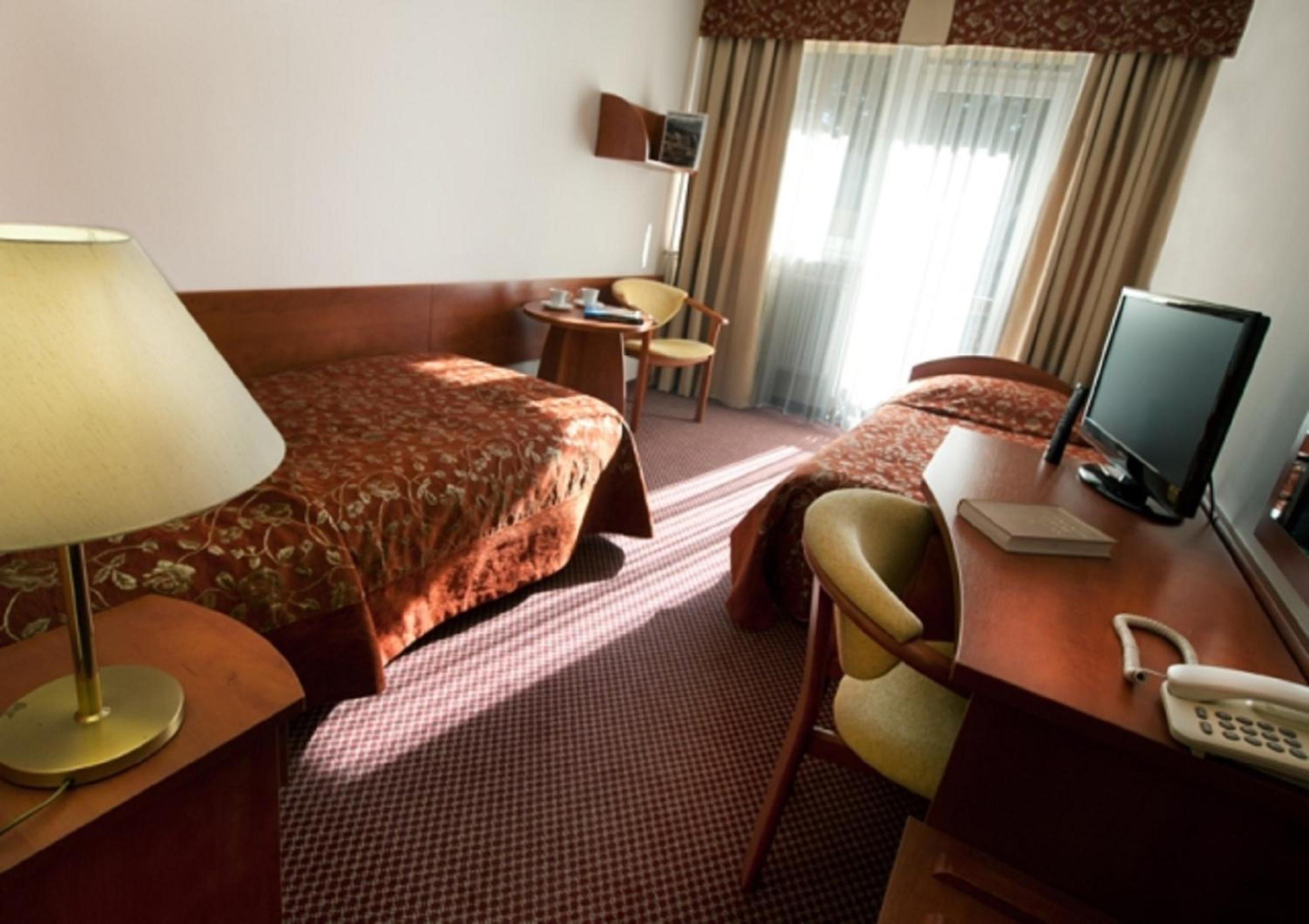 Economy Twin Room photo 2