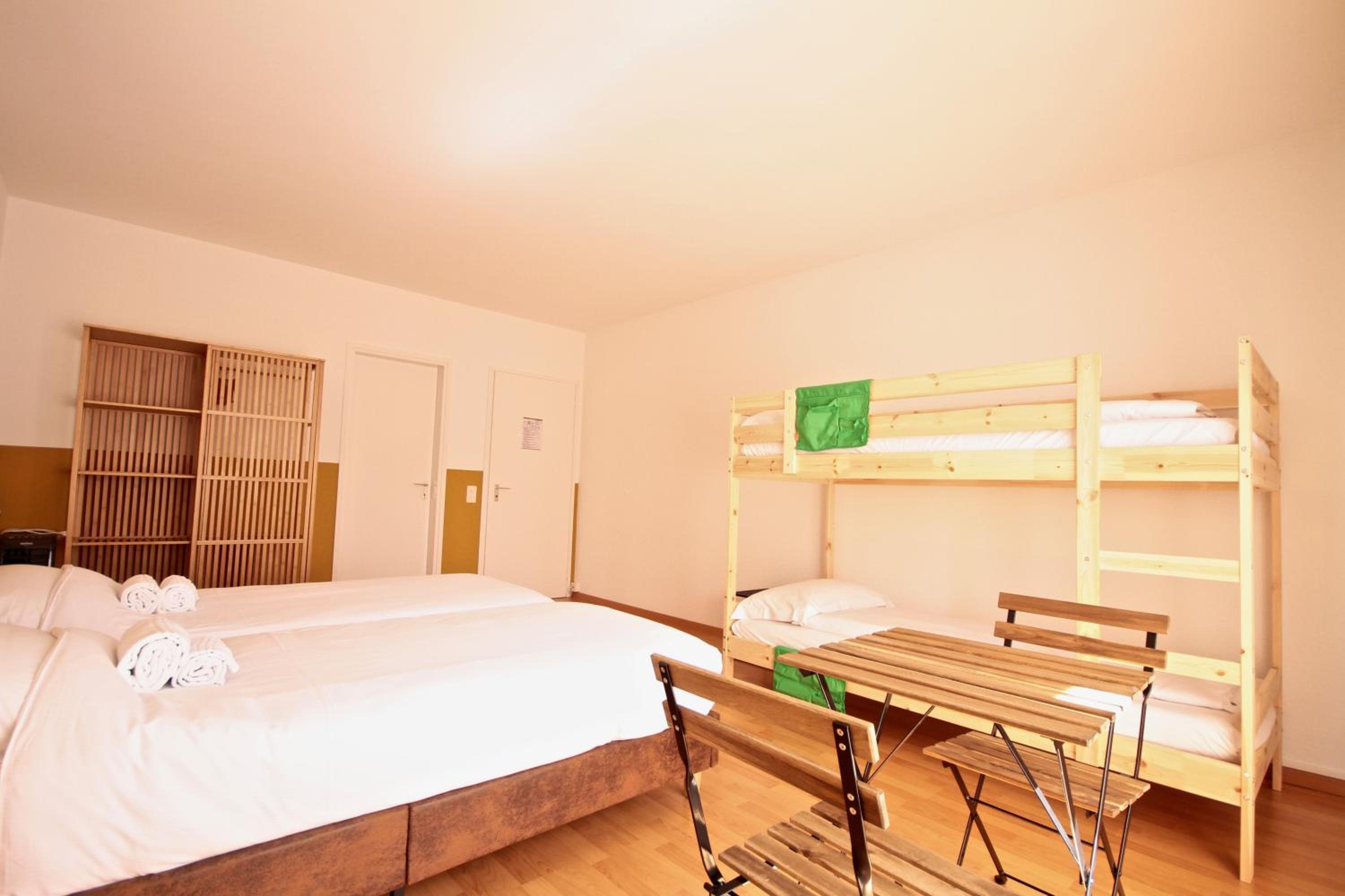 Quadruple Room with Lake View - Photo 6