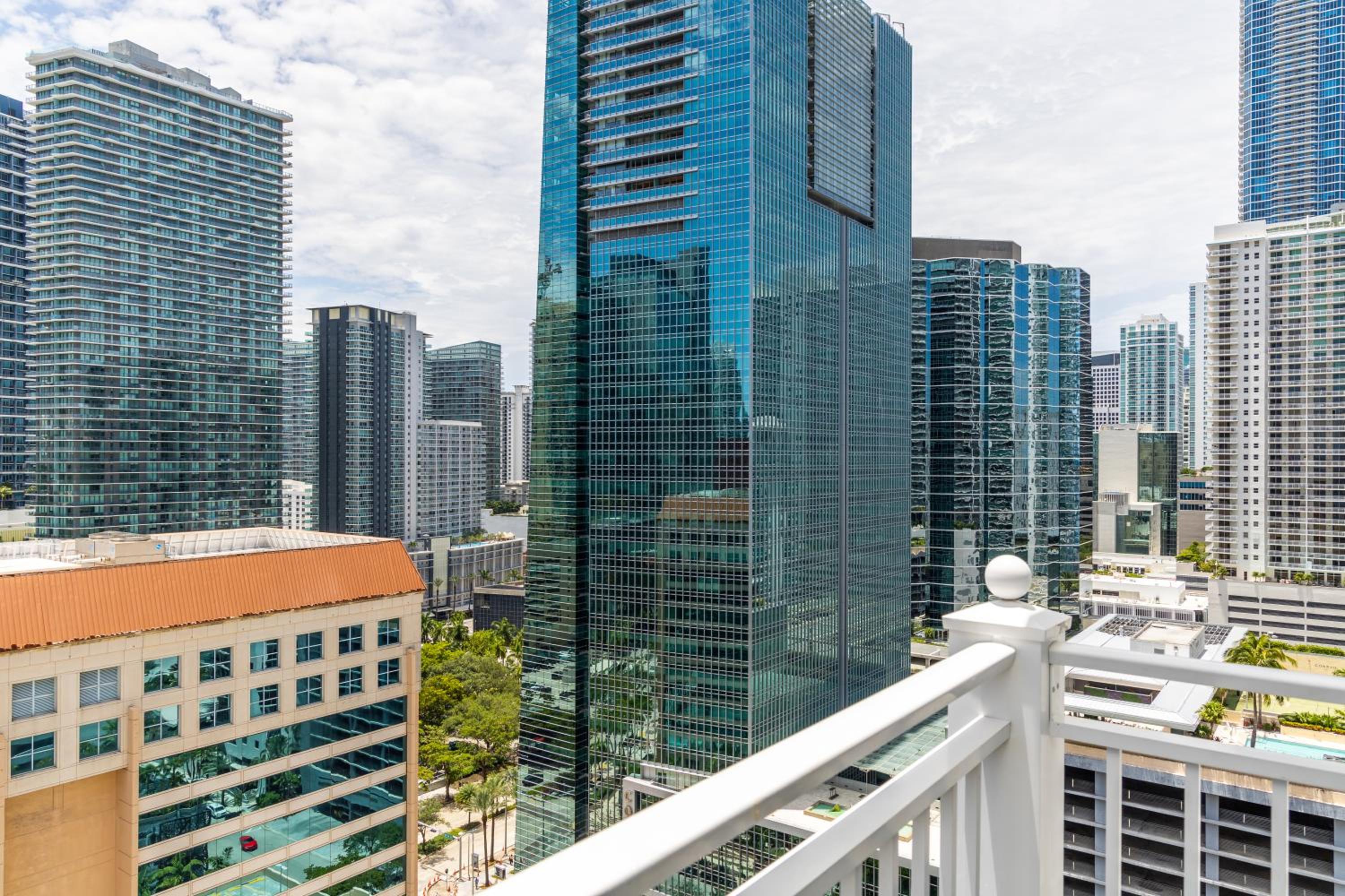 Luxury One Bedroom Suite with Balcony - Photo 6