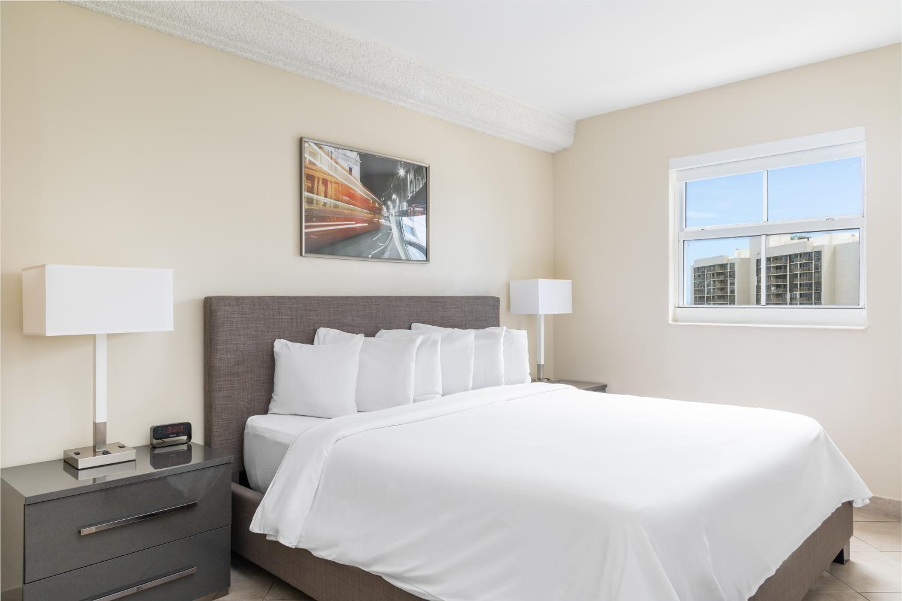 Standard Two Bedroom Suite with Balcony & Waterview photo 3
