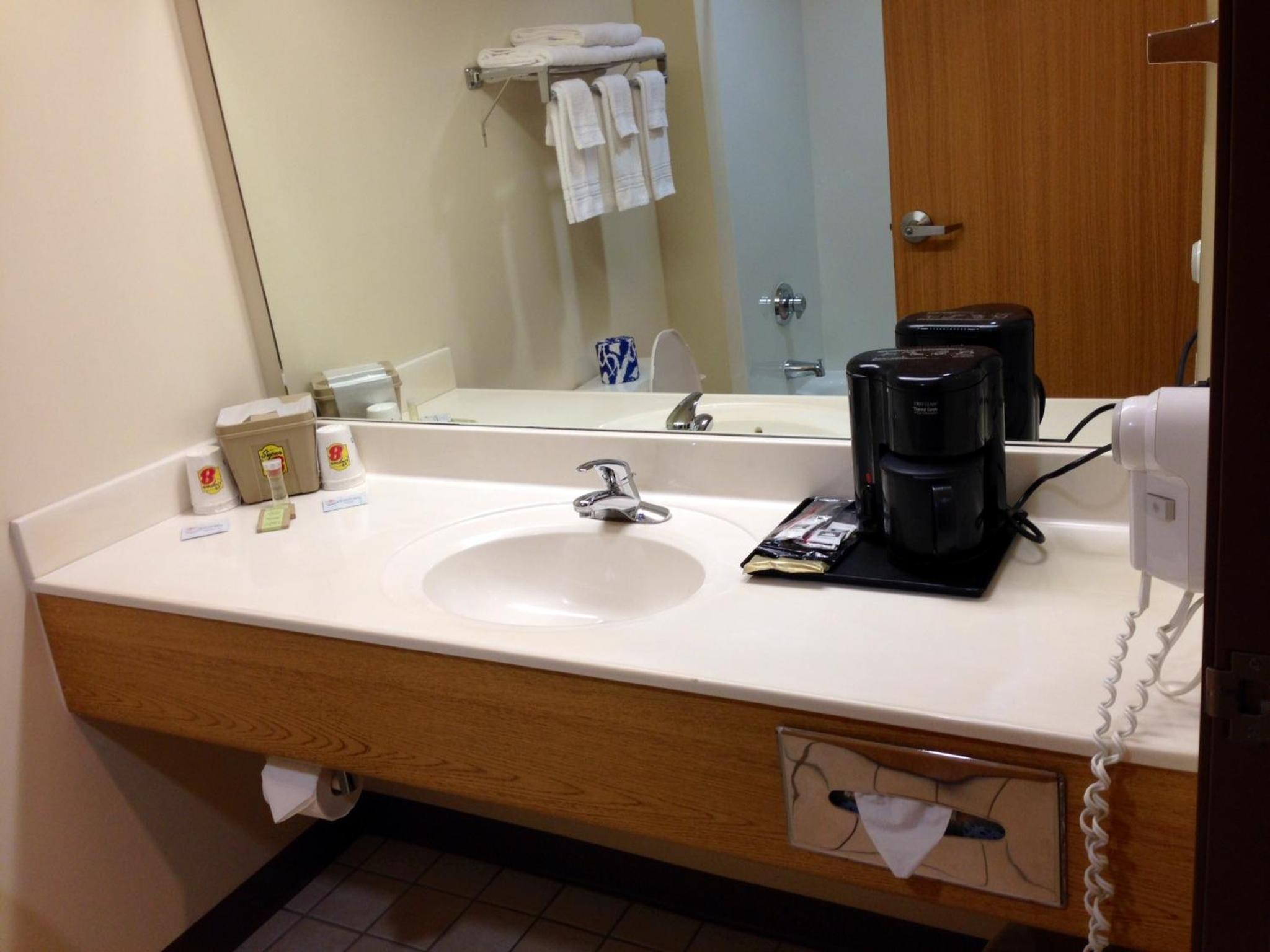 King Room - Non-Smoking - Photo 2