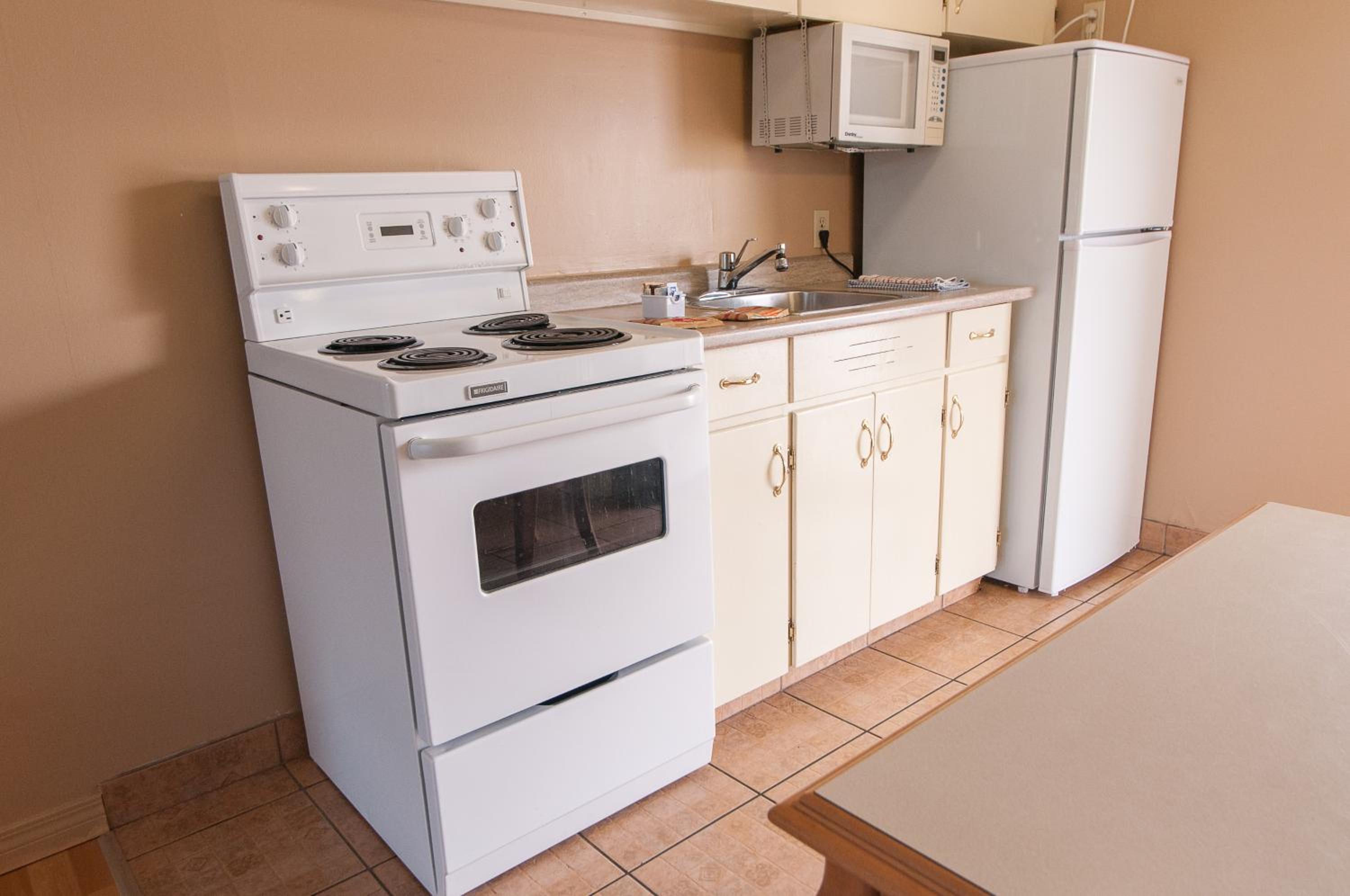 One-Bedroom Suite - Photo 3