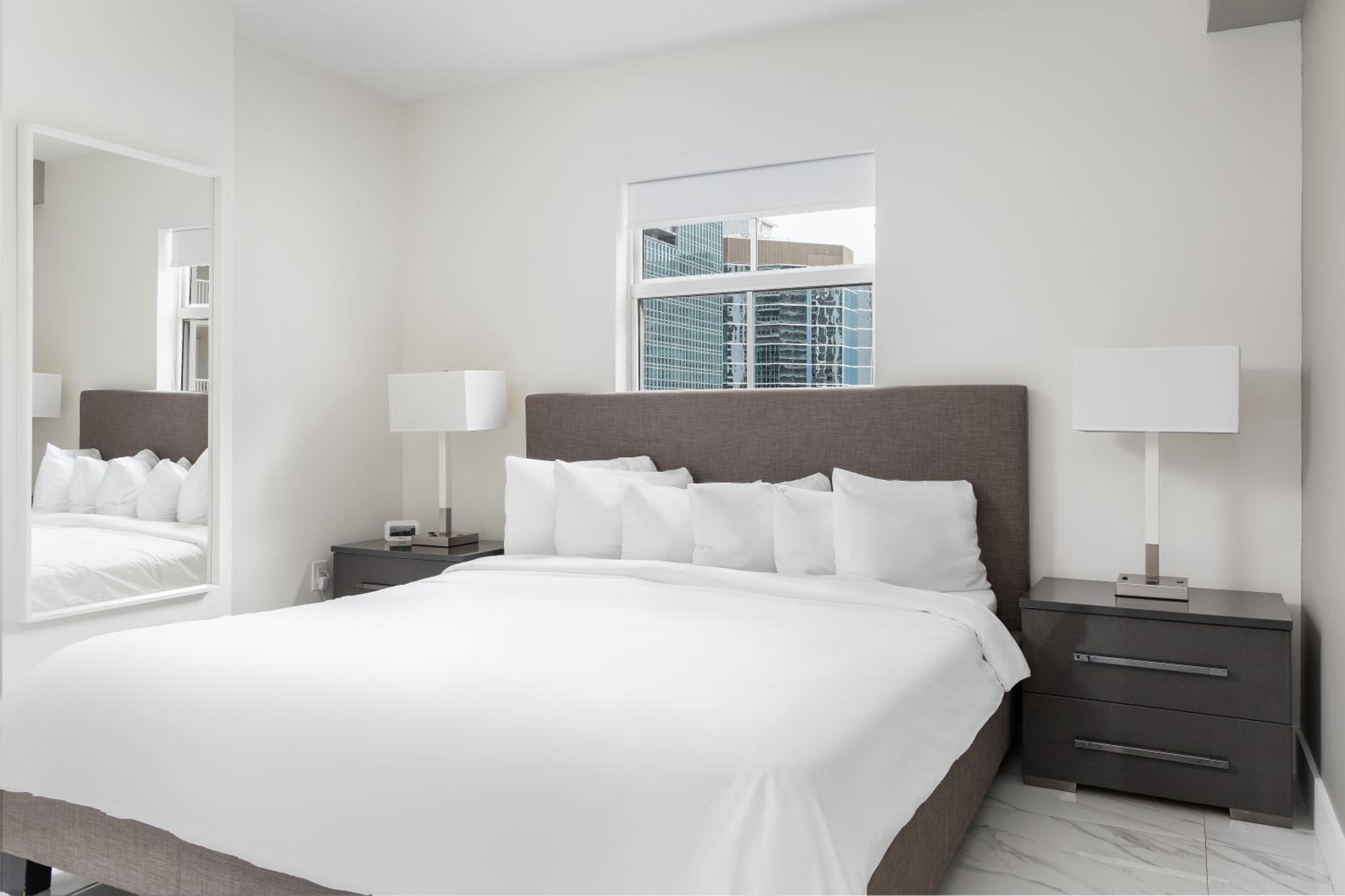 Luxury Two Bedroom Suite with Balcony - Photo 6