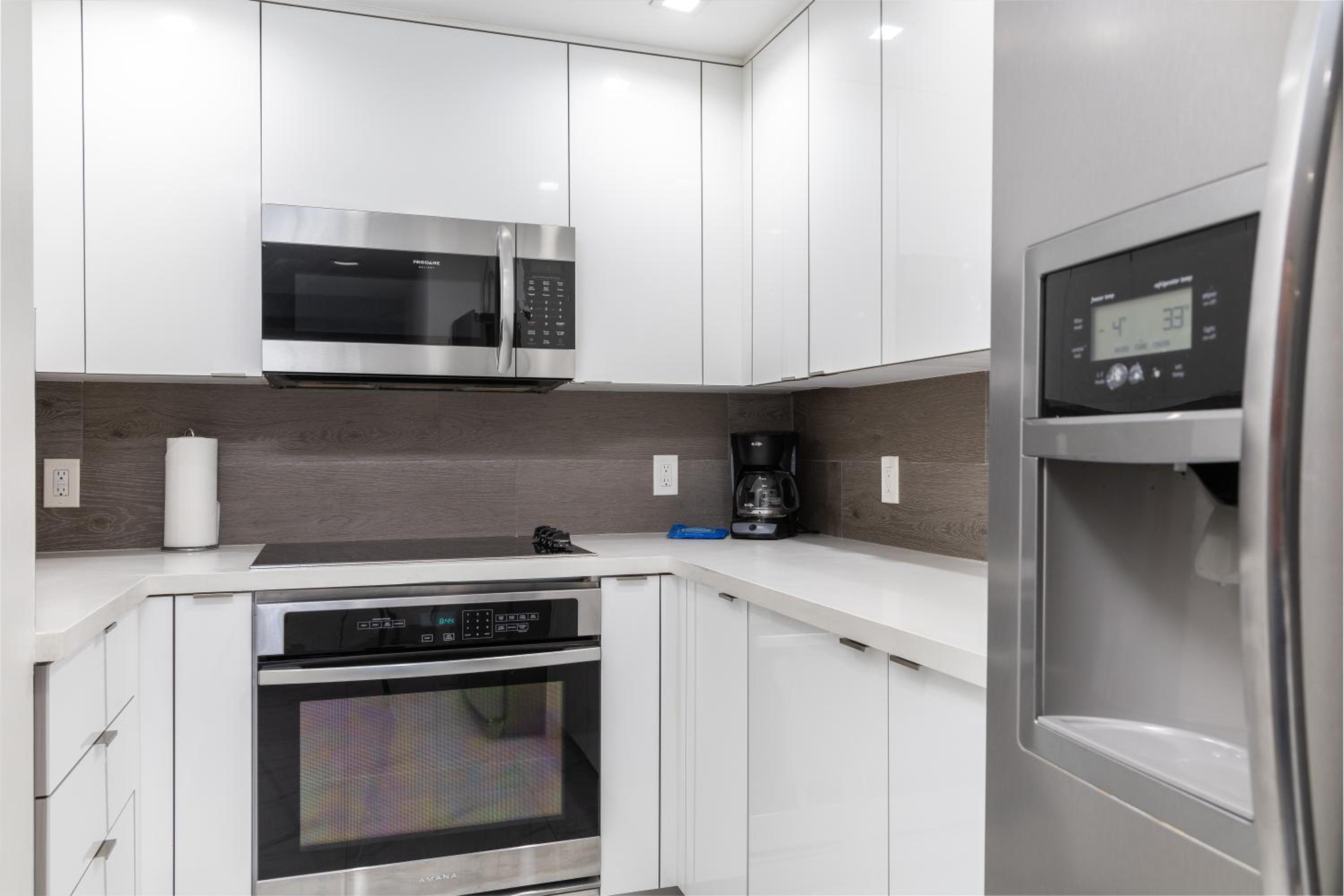 Luxury Two Bedroom Suite with Balcony - Photo 4