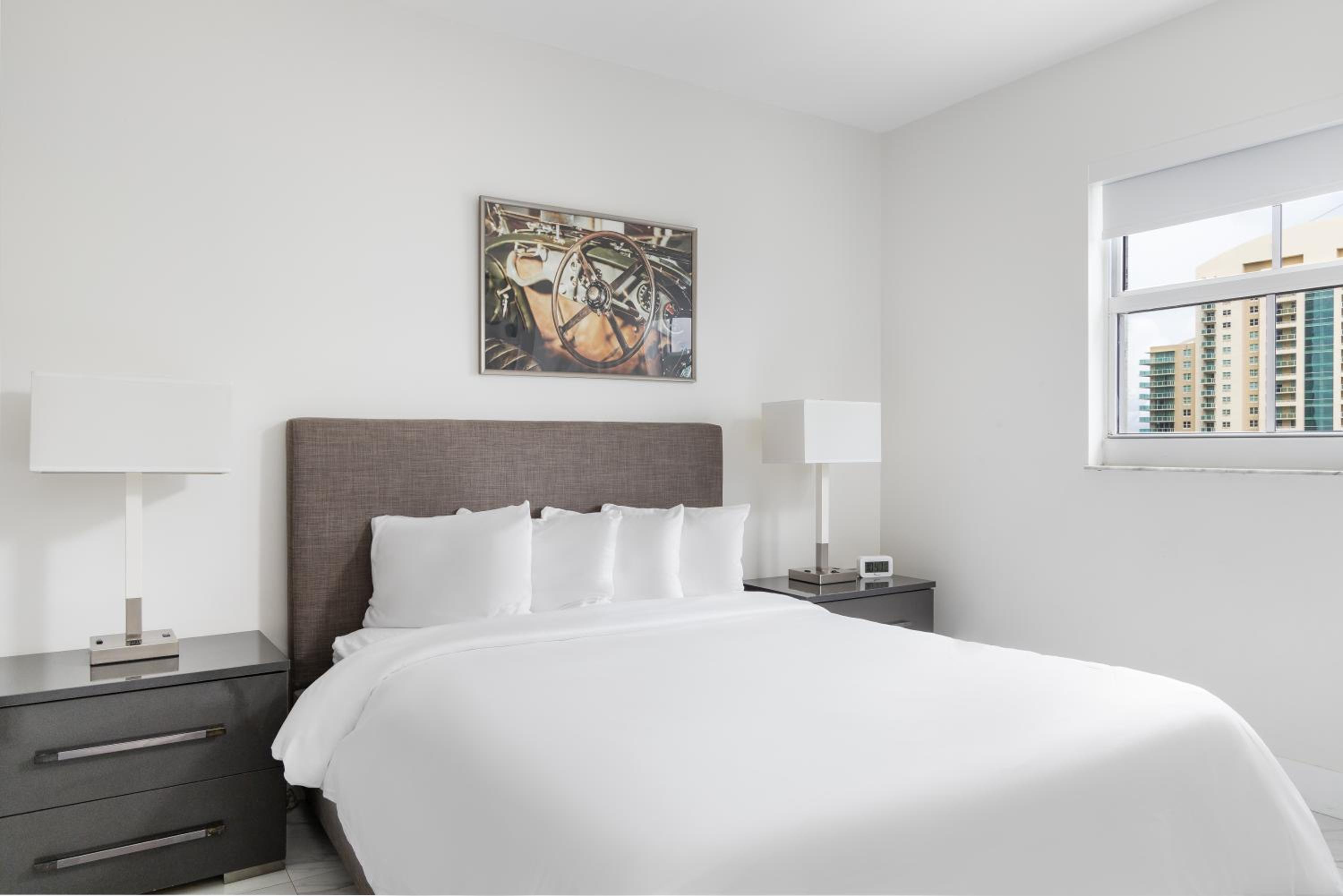 Luxury Two Bedroom Suite with Balcony - Photo 5