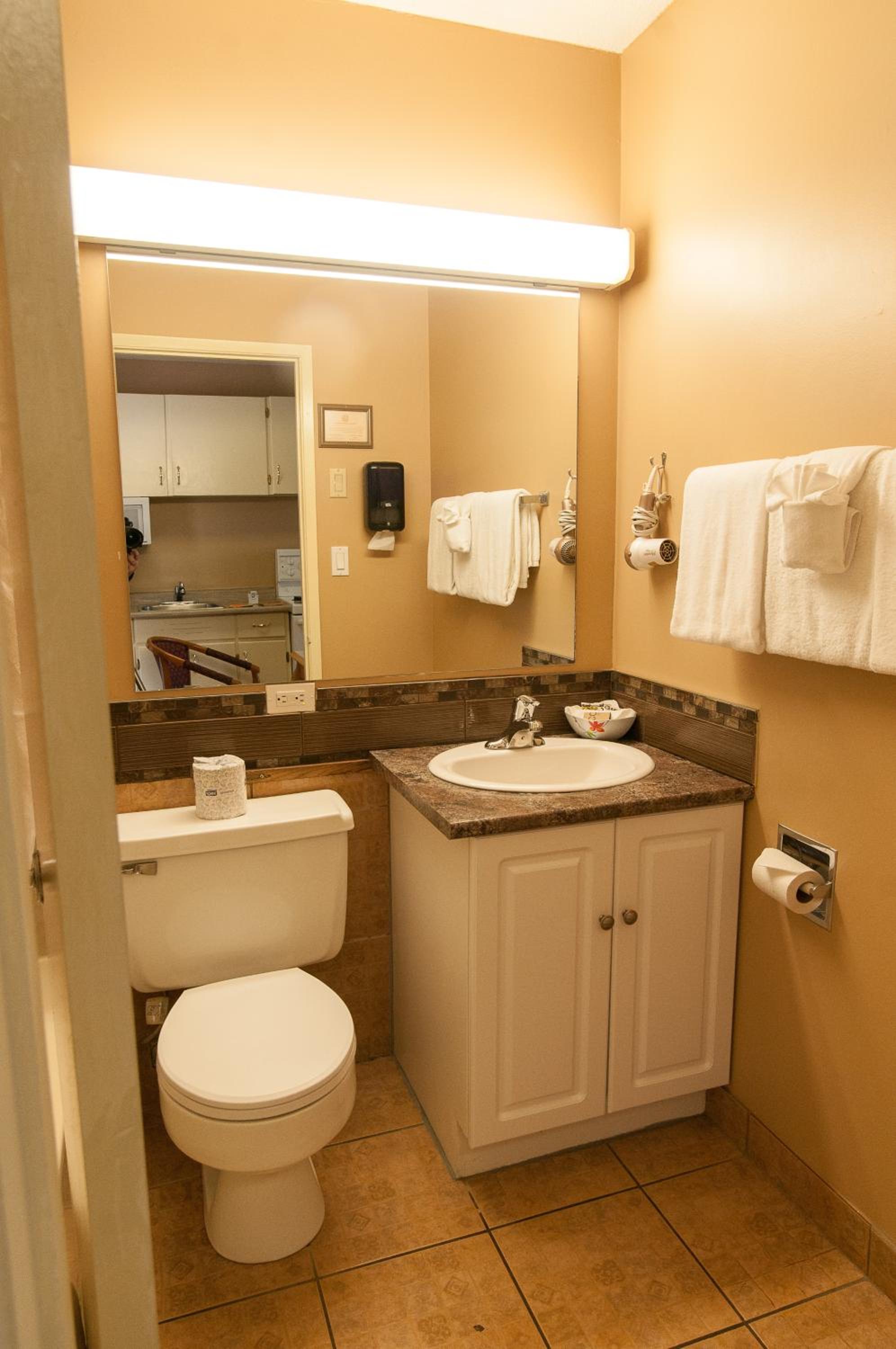 Standard Queen Room photo 3