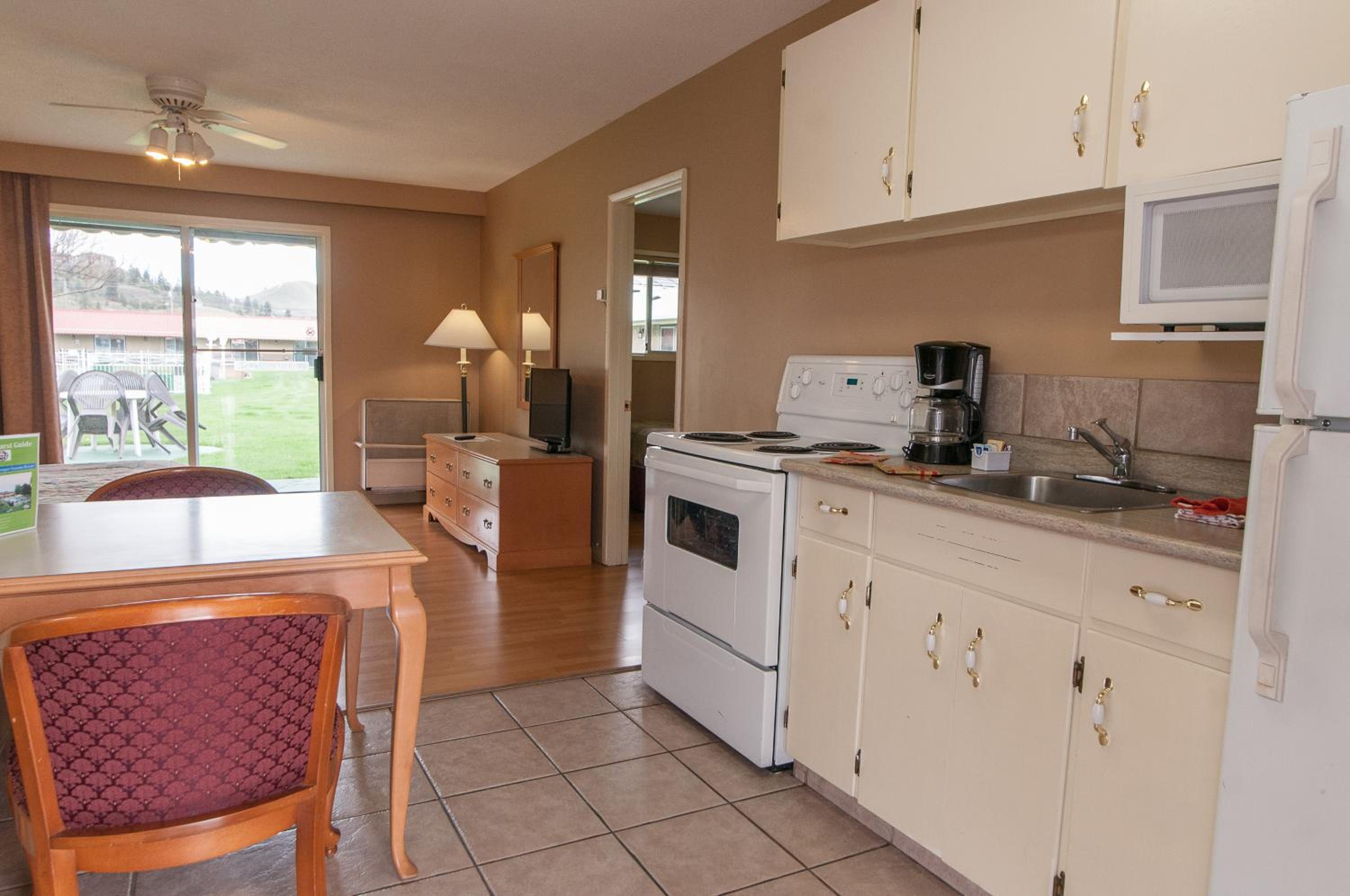 Two-Bedroom Suite - Photo 3