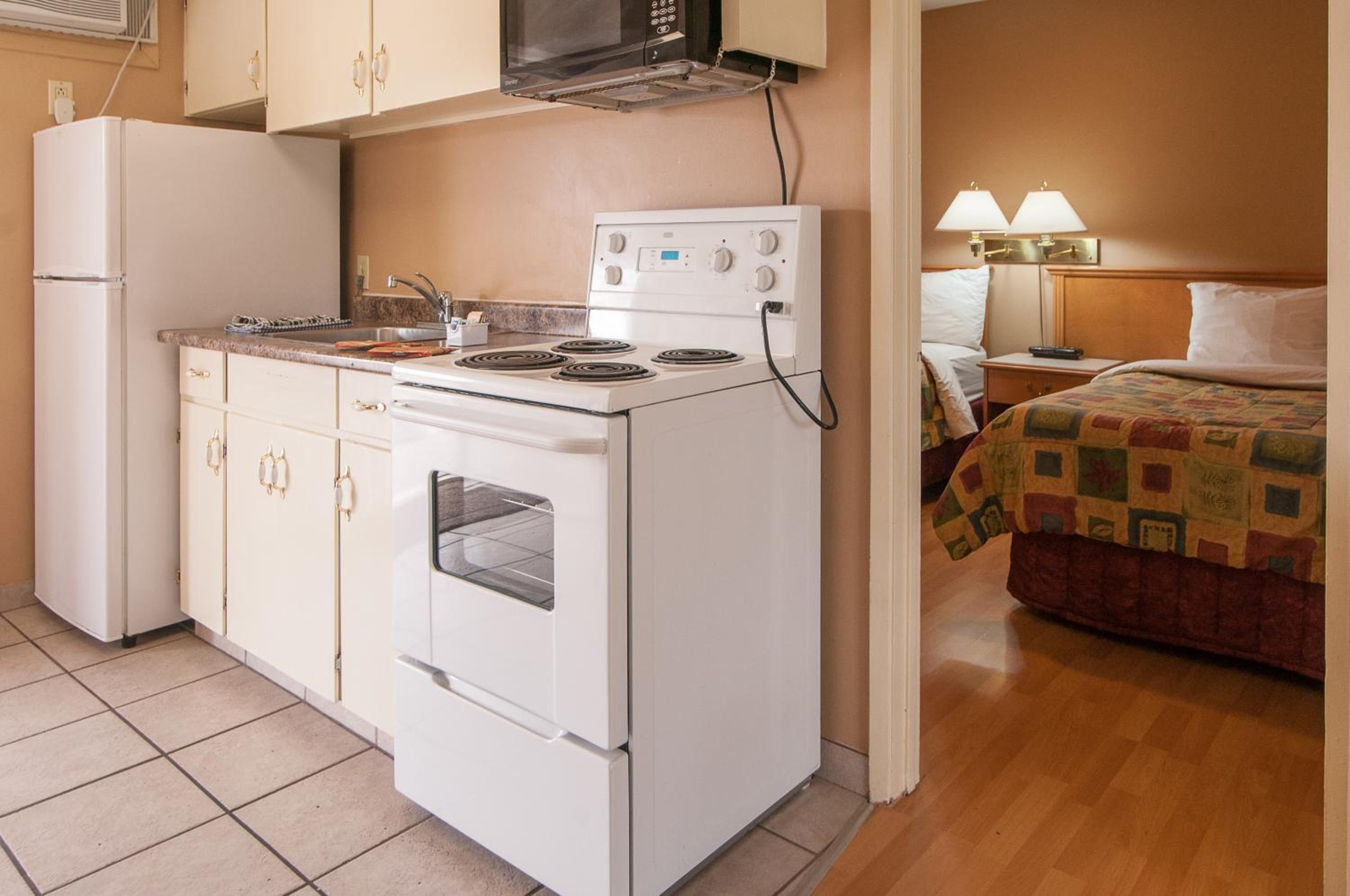 Two-Bedroom Suite - Photo 4